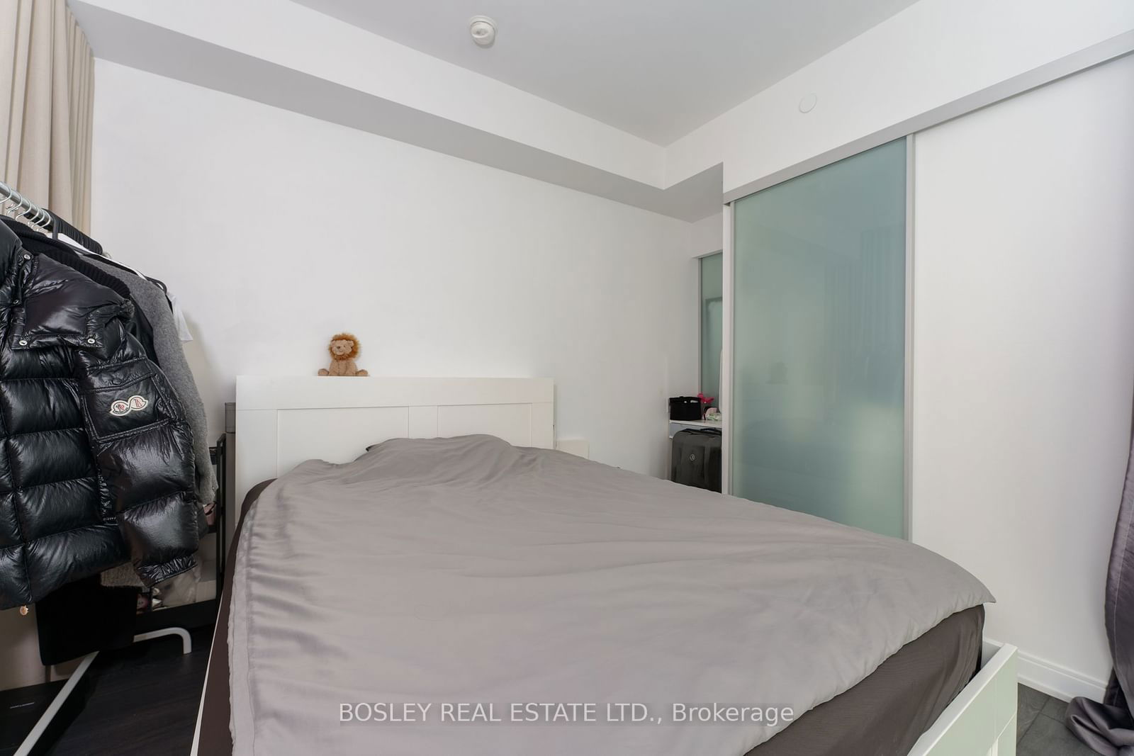 50 Charles St E, unit 3311 for rent