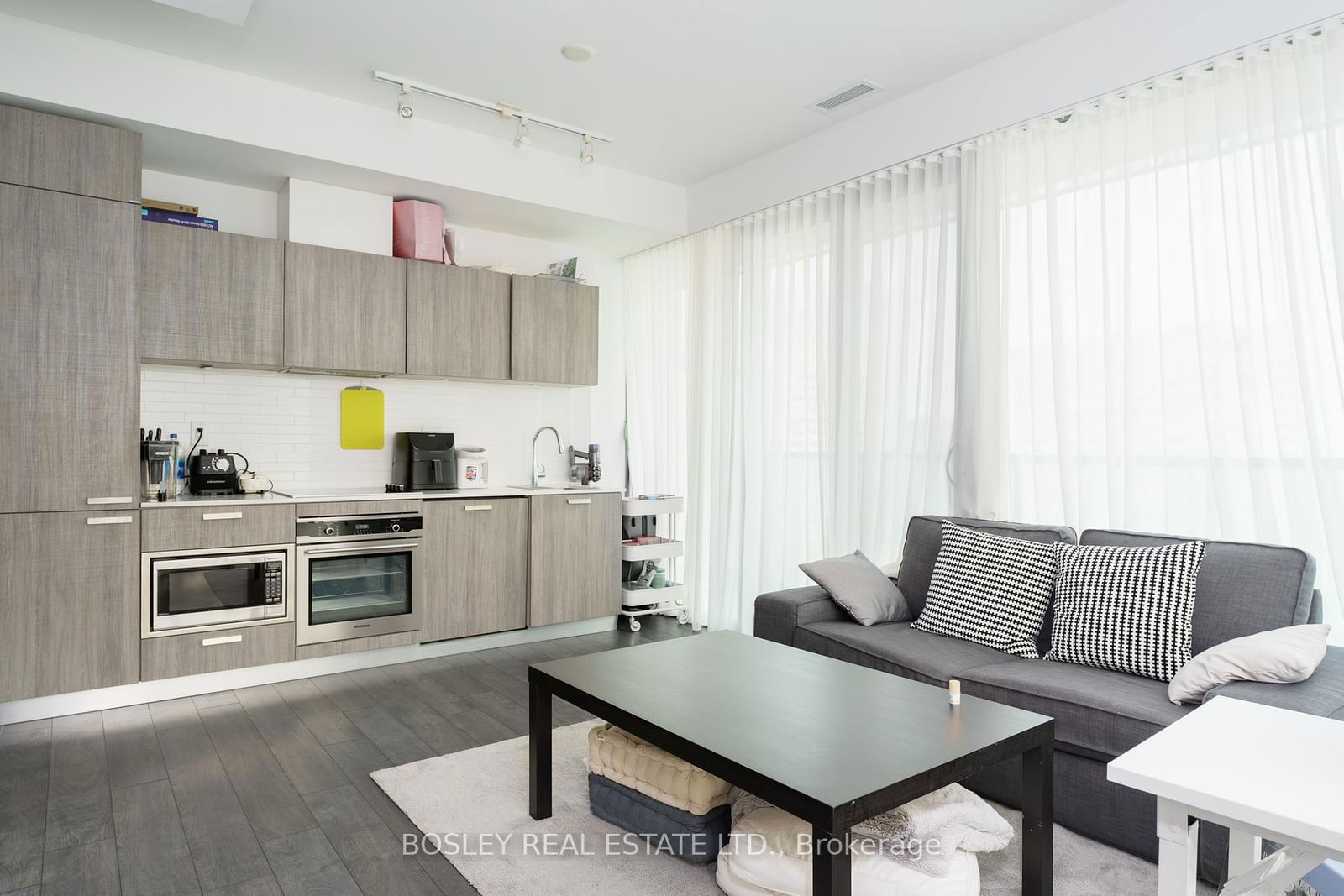 50 Charles St E, unit 3311 for rent