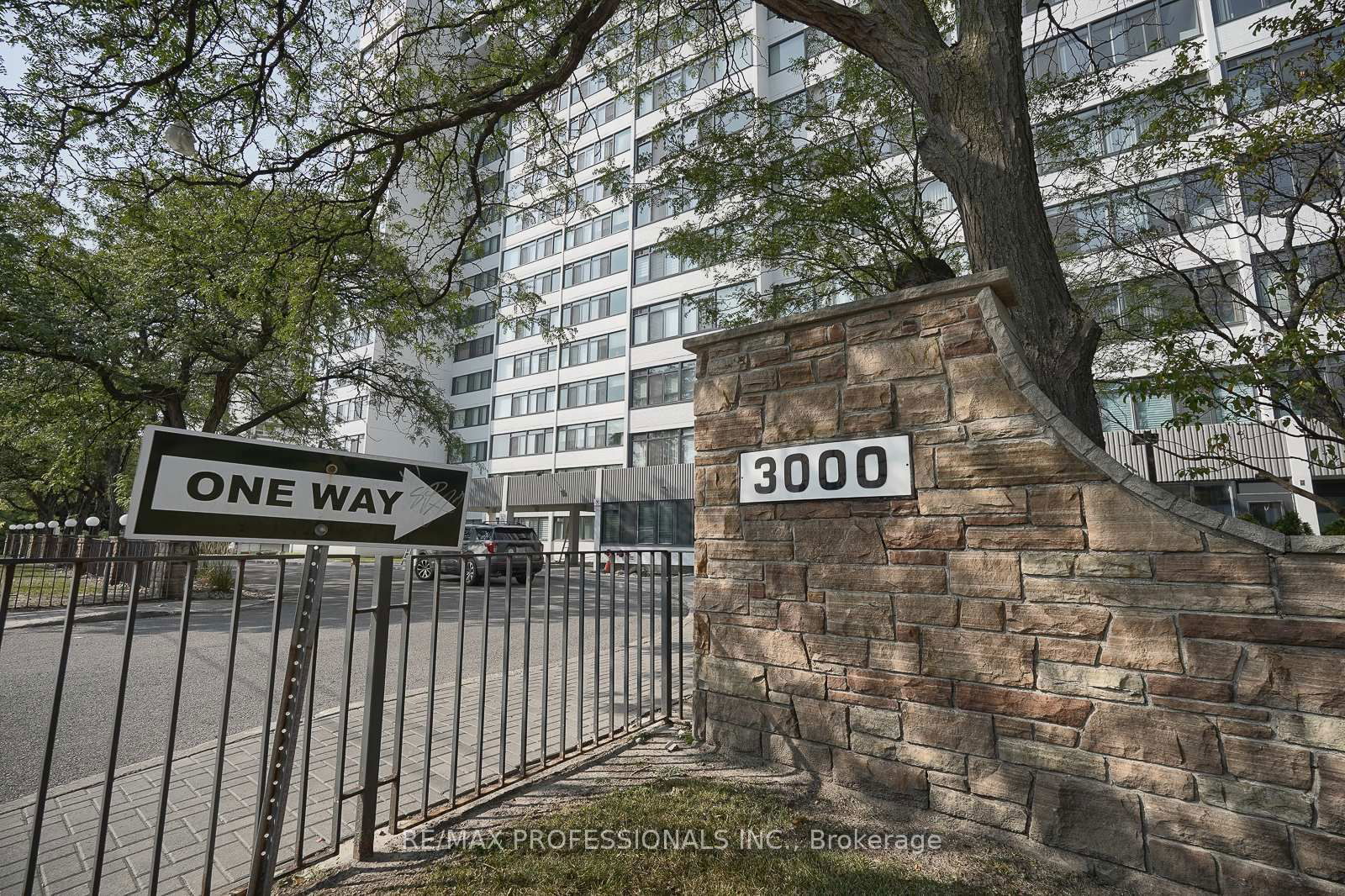 3000 Bathurst Street Condos, North York, Toronto