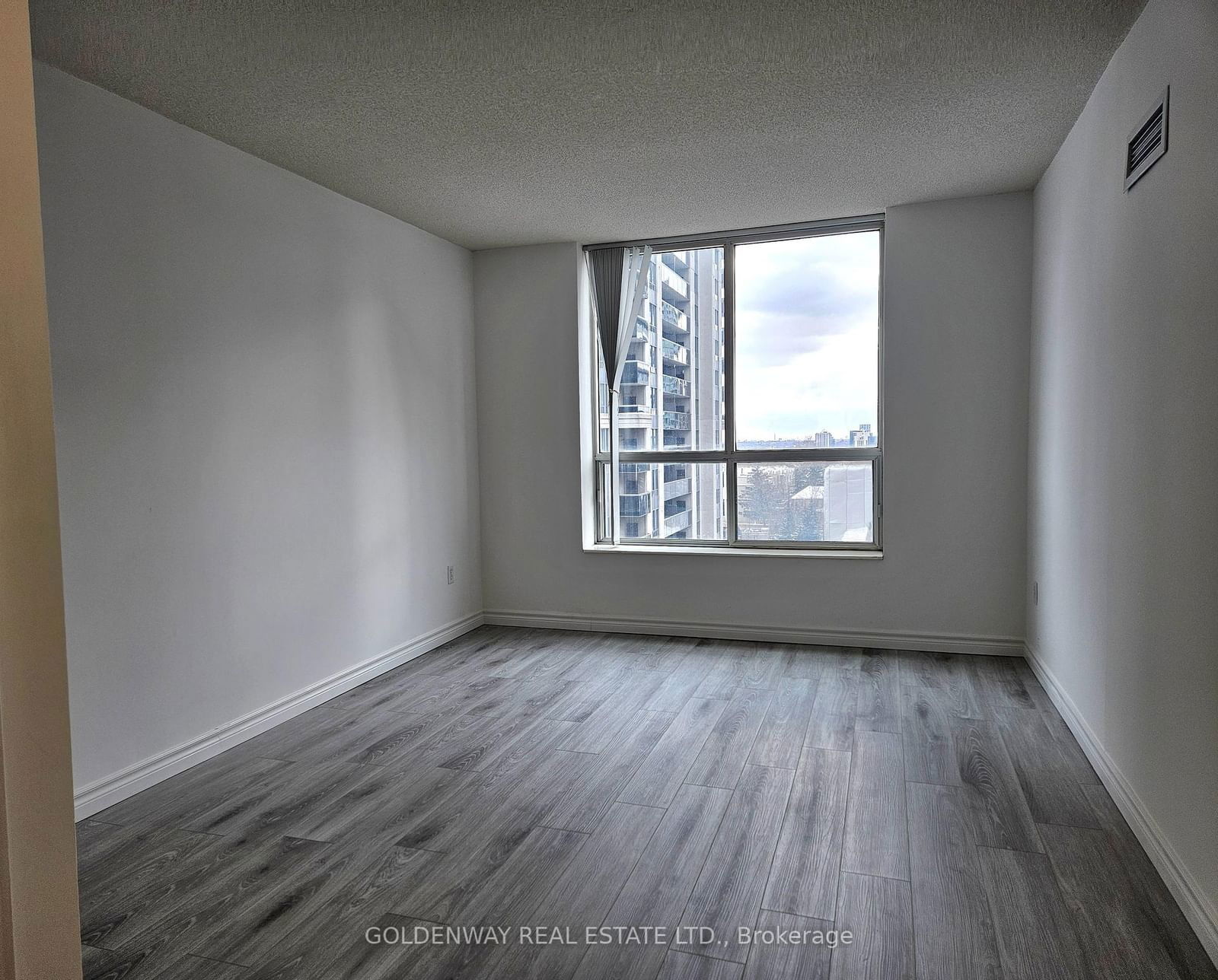 29 Pemberton Ave, unit #801 for rent