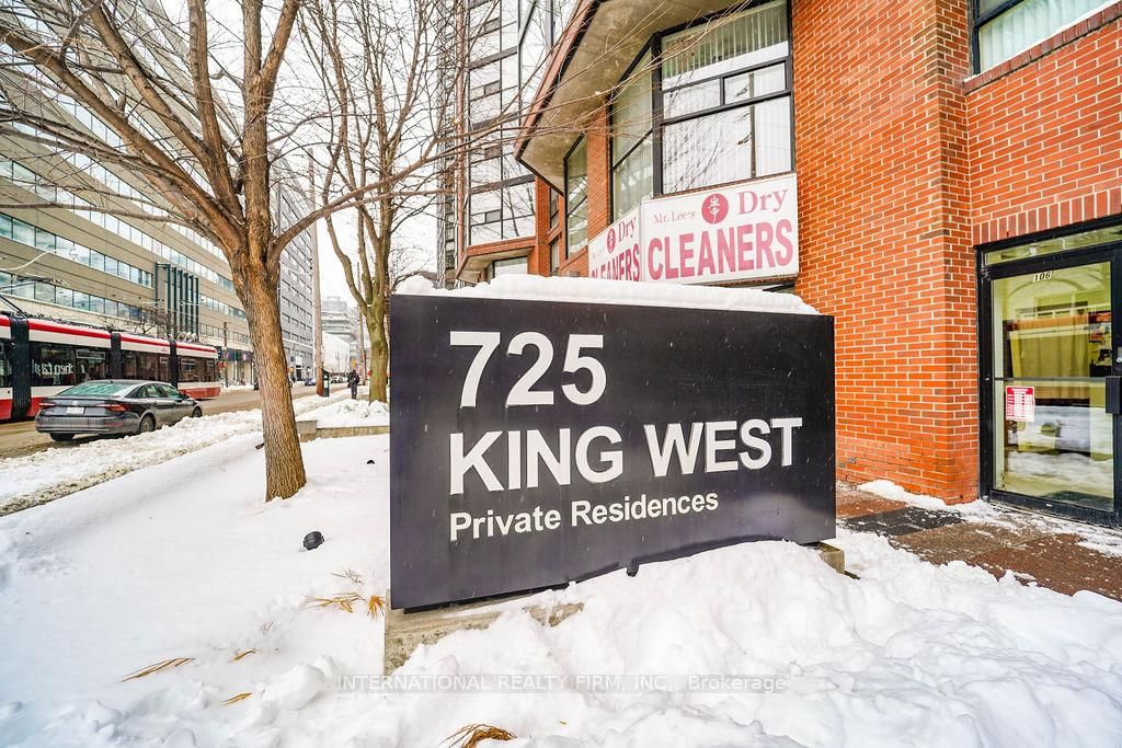 725 King St W, unit 811 for sale