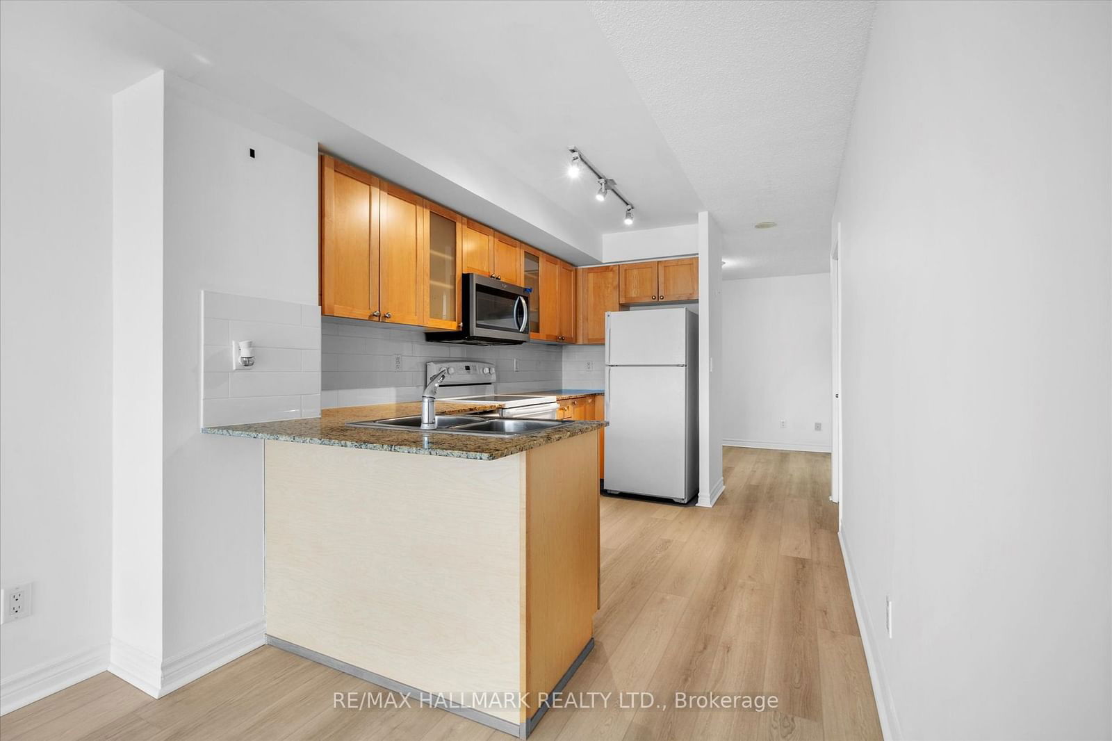 761 Bay St, unit 2303 for sale