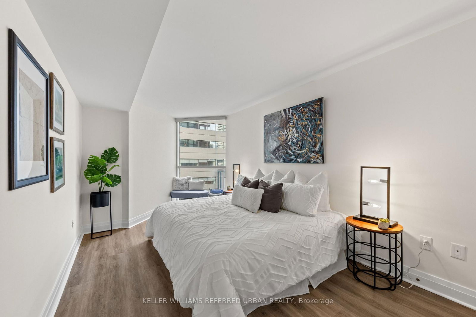 705 King St W, unit 612 for sale