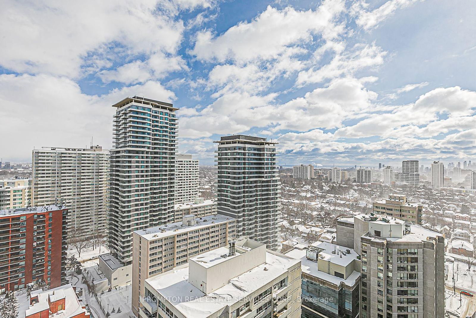 2221 YONGE St, unit 2203 for sale