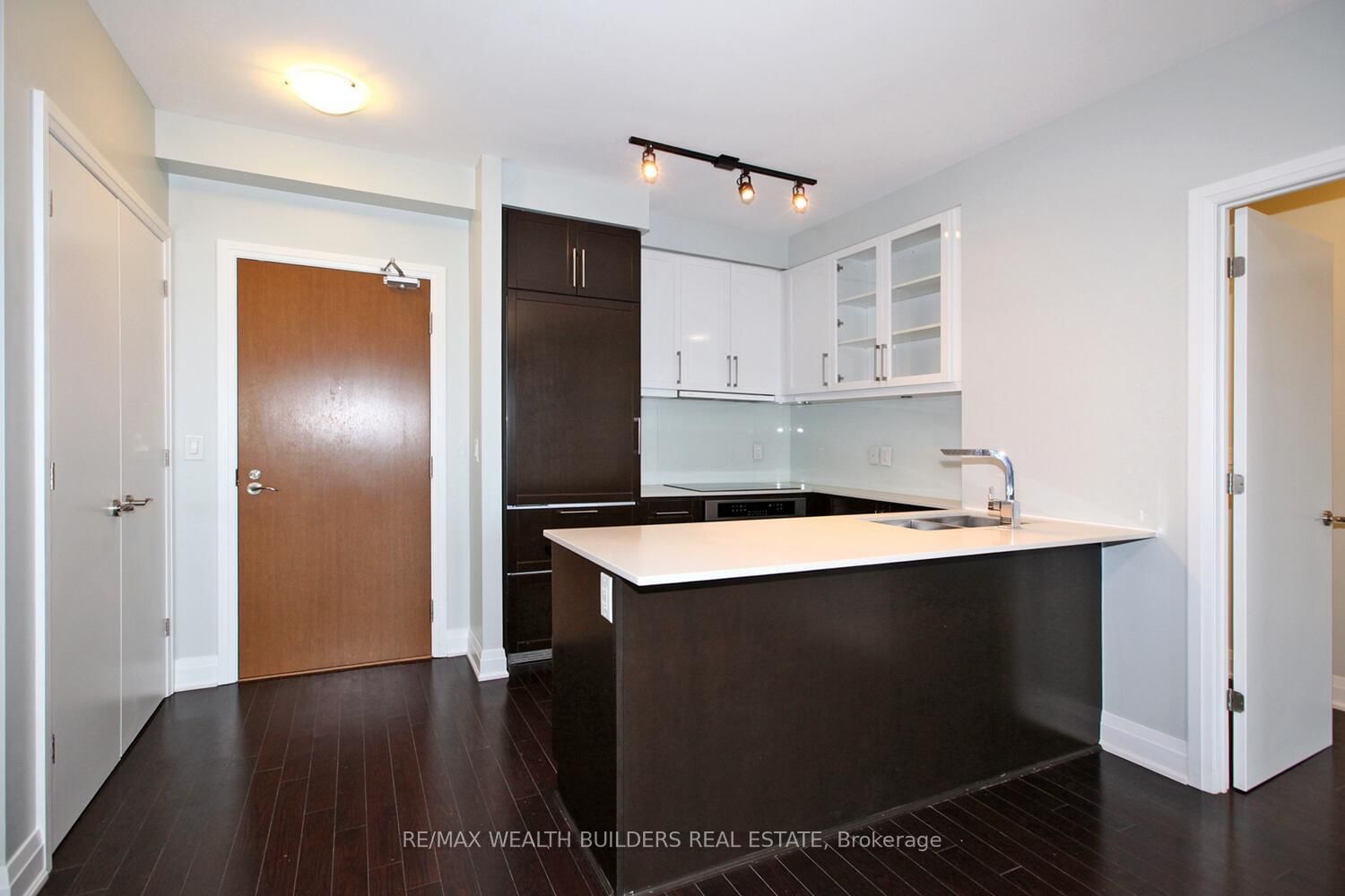 21 Clairtrell Rd, unit 410 for rent