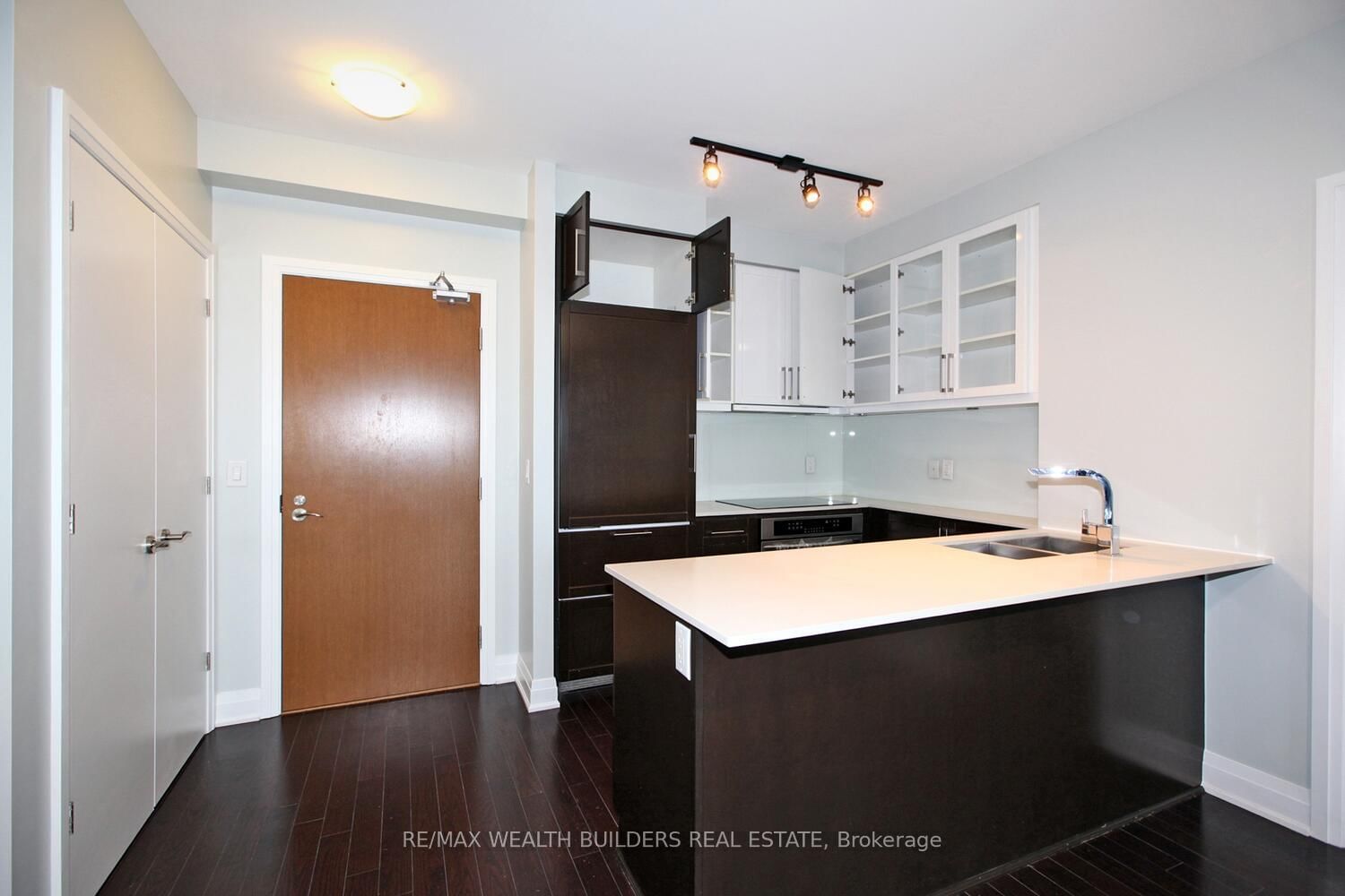 21 Clairtrell Rd, unit 410 for rent