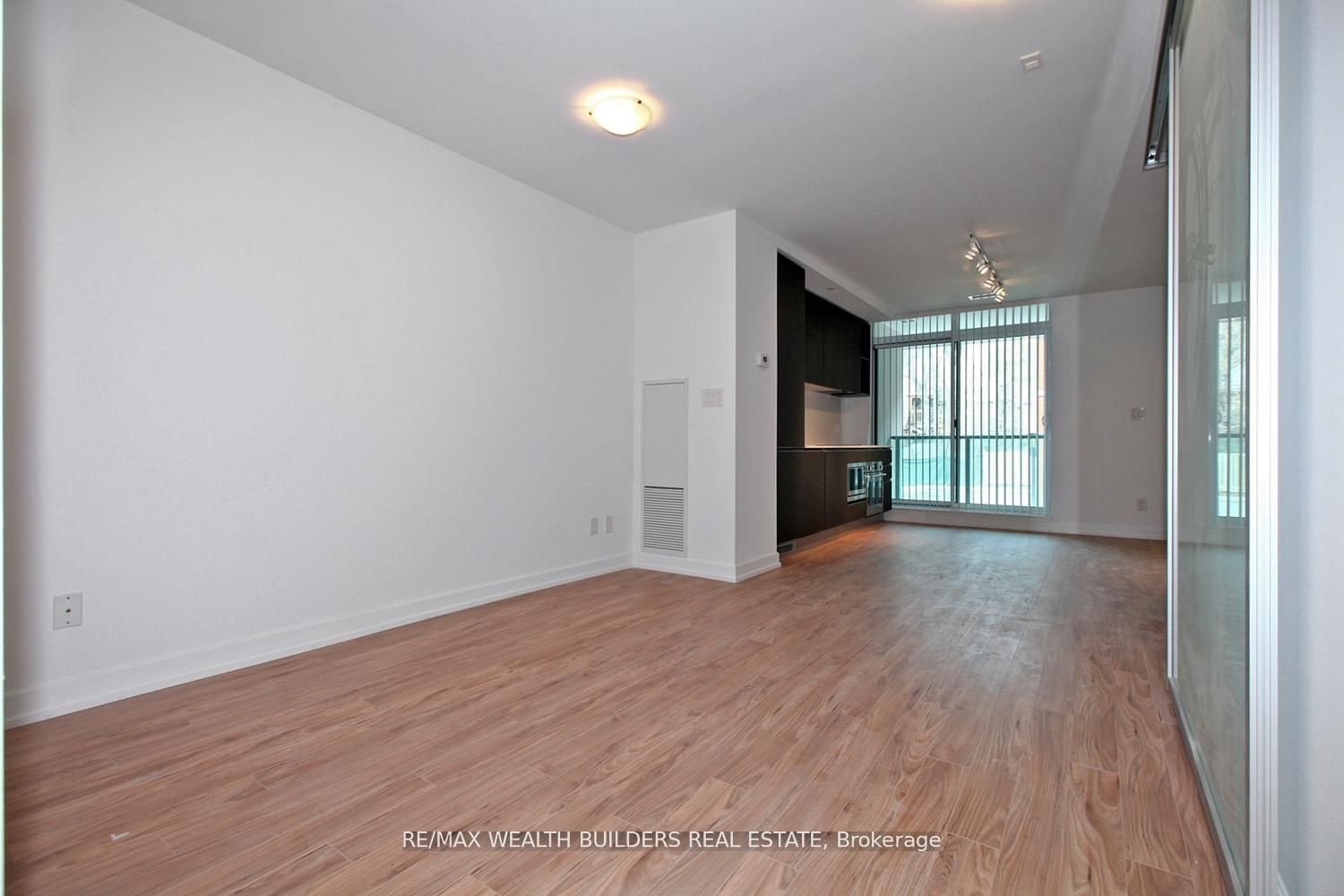 377 Madison Ave, unit 210 for rent