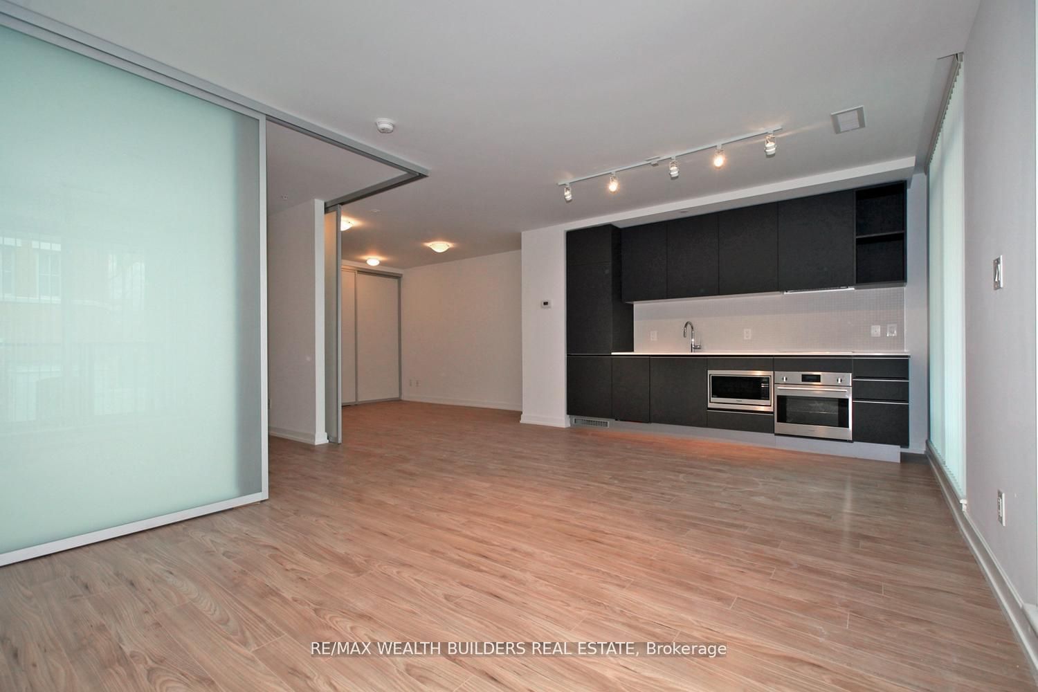 377 Madison Ave, unit 210 for rent