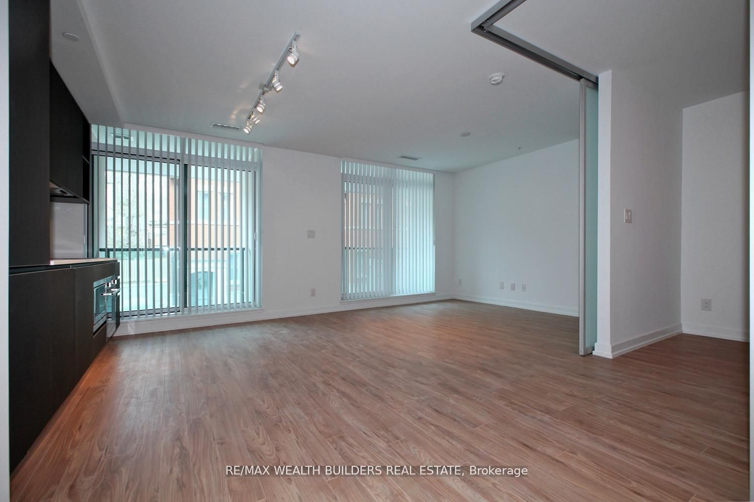 377 Madison Ave, unit 210 for rent