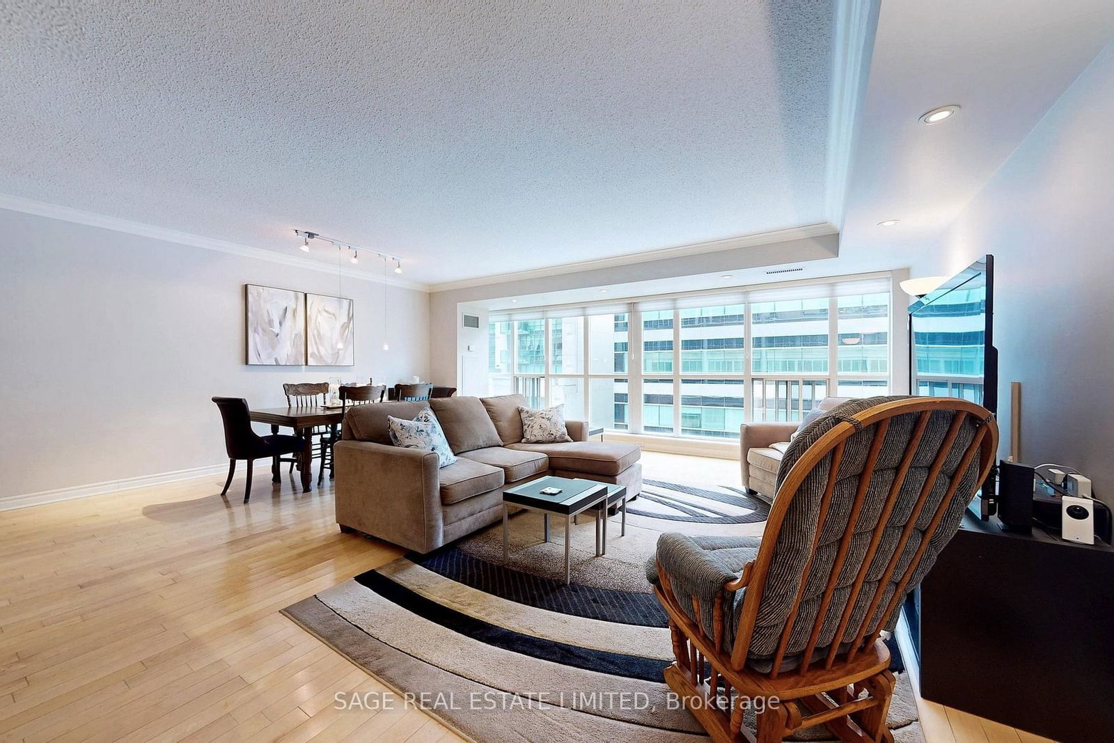 270 Wellington St W, unit 1114 for sale