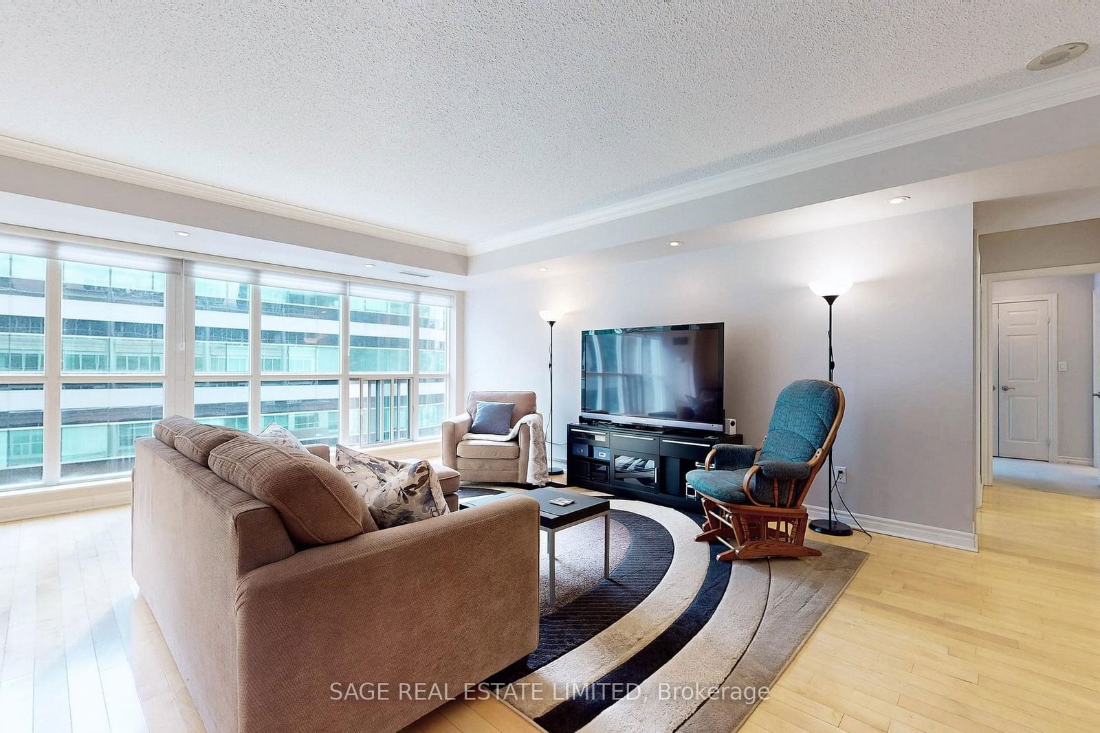 270 Wellington St W, unit 1114 for sale