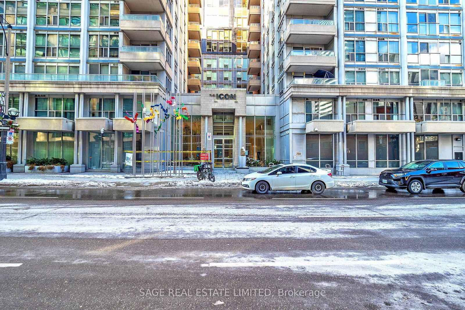 270 Wellington St W, unit 1114 for sale