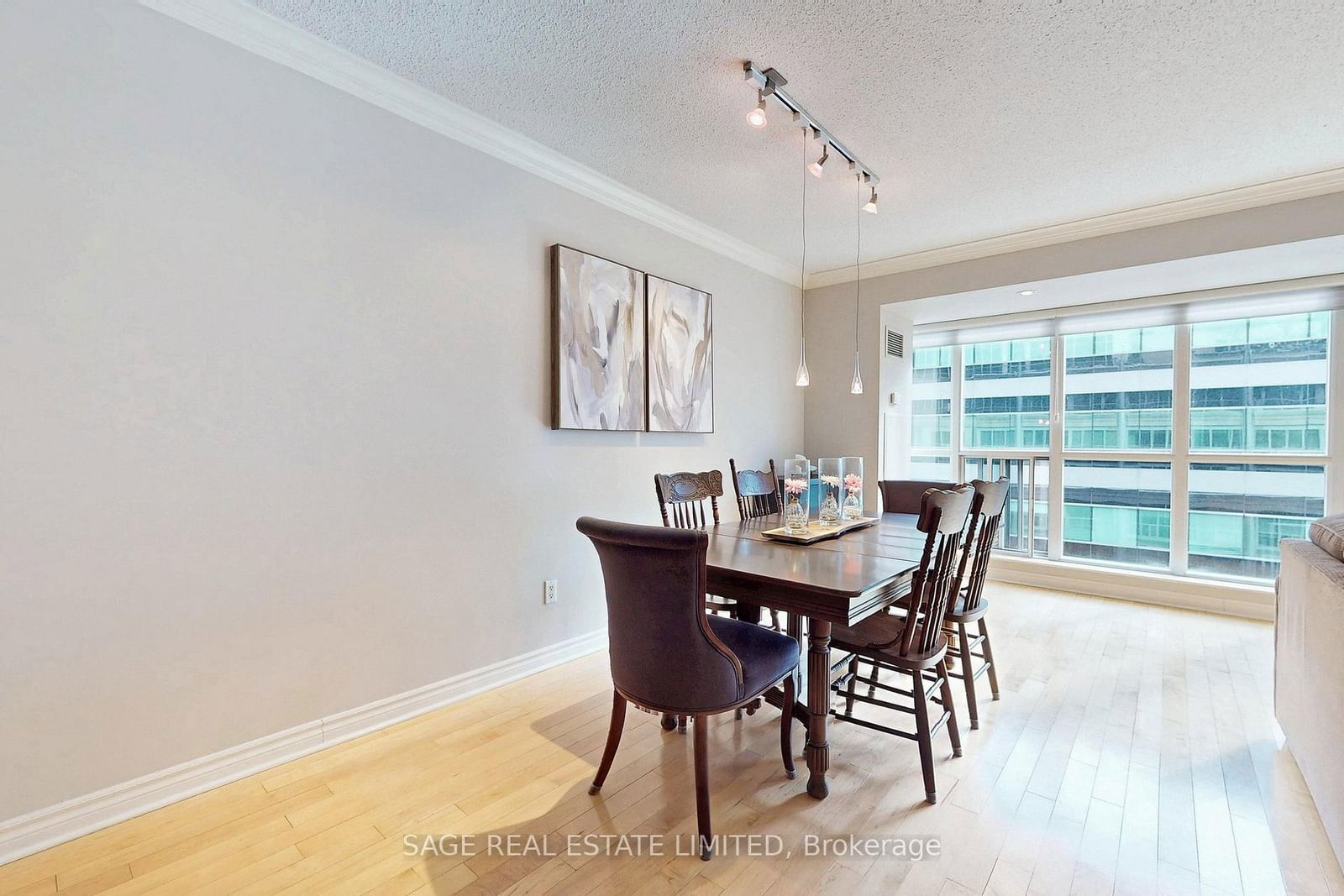 270 Wellington St W, unit 1114 for sale