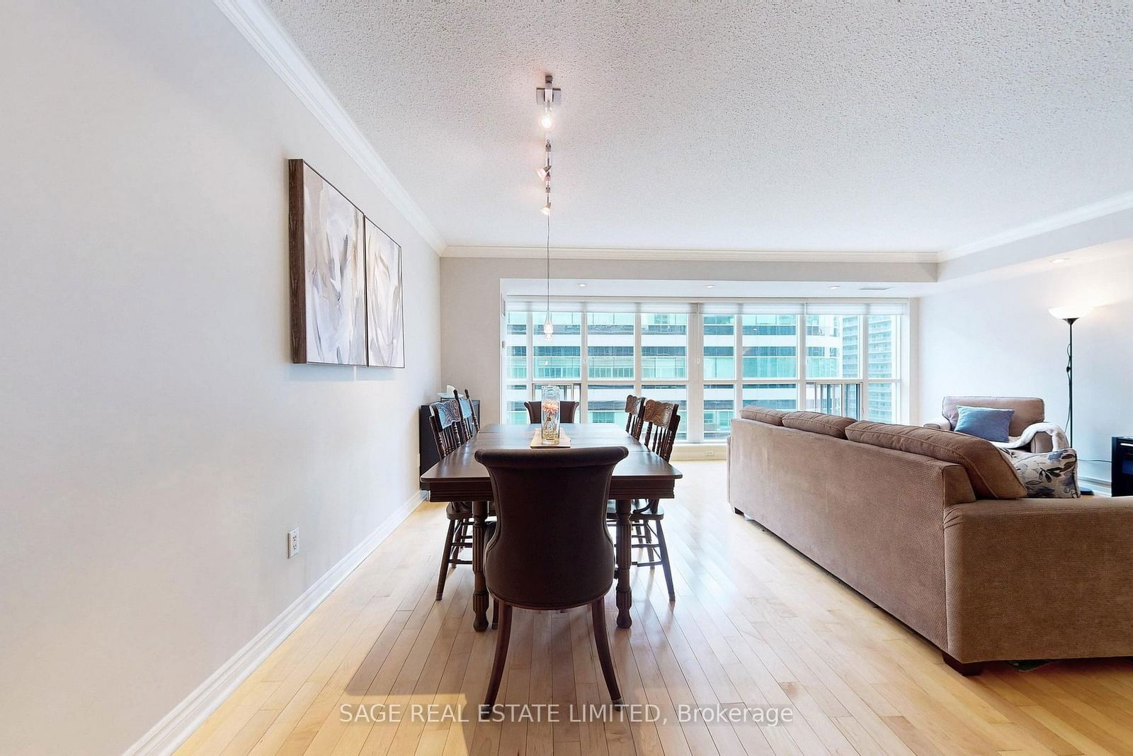 270 Wellington St W, unit 1114 for sale