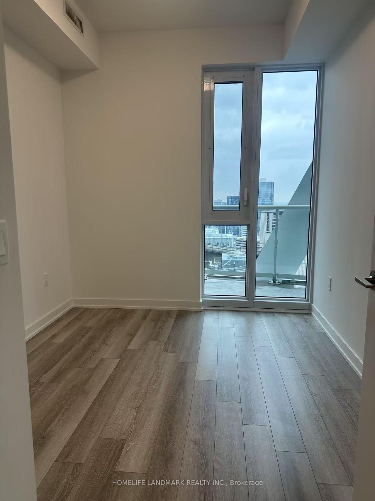 230 Simcoe St, unit 3513 for rent