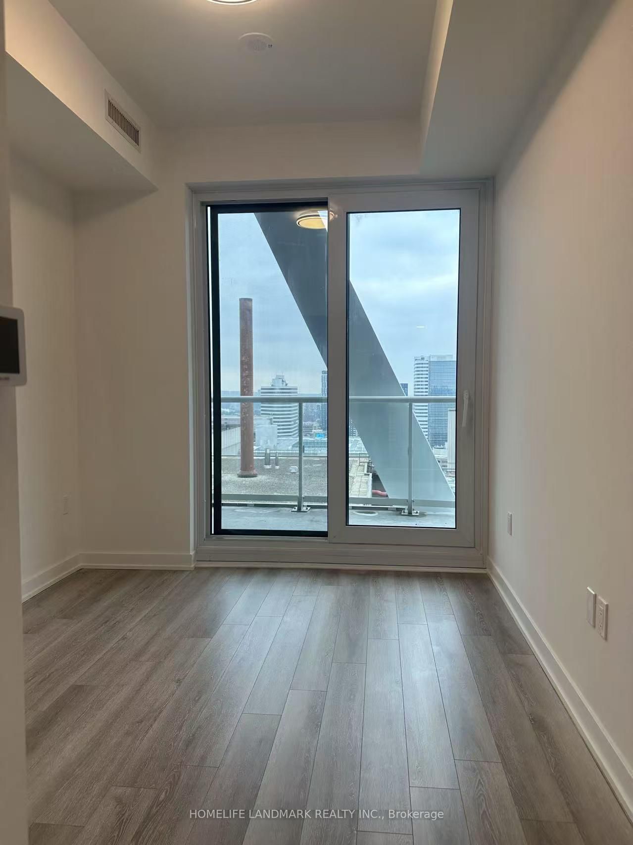 230 Simcoe St, unit 3513 for rent