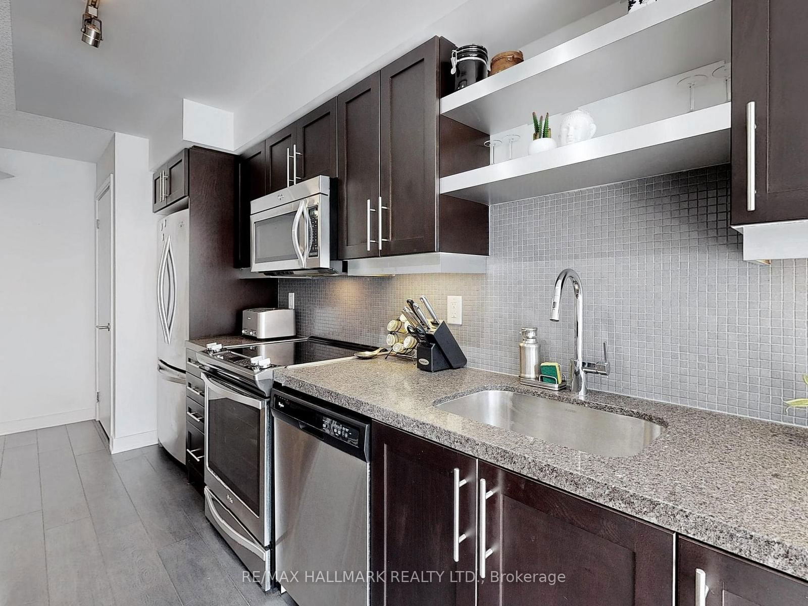 525 Adelaide St W, unit 517 for rent