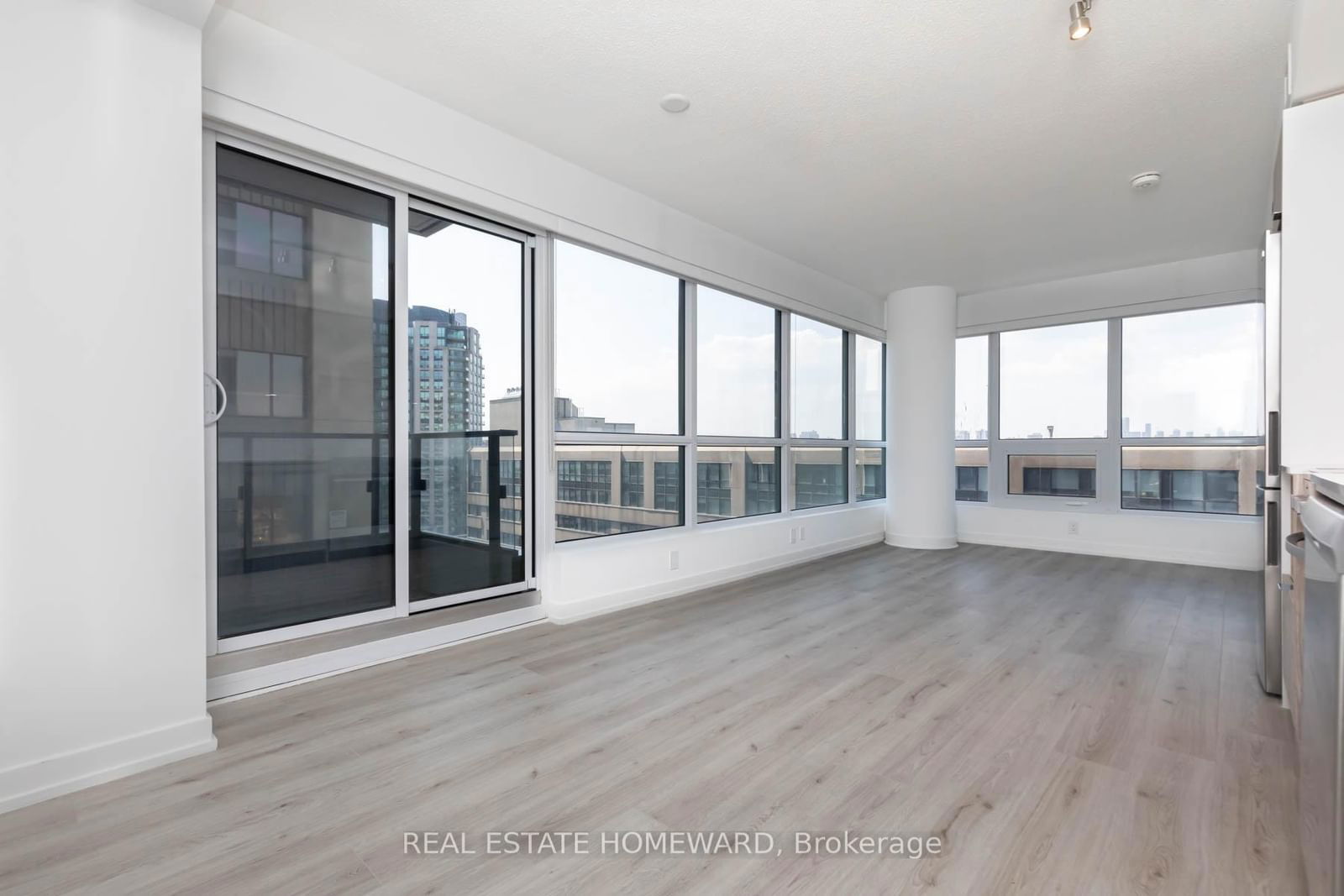 395 Bloor St E, unit 1305 for sale