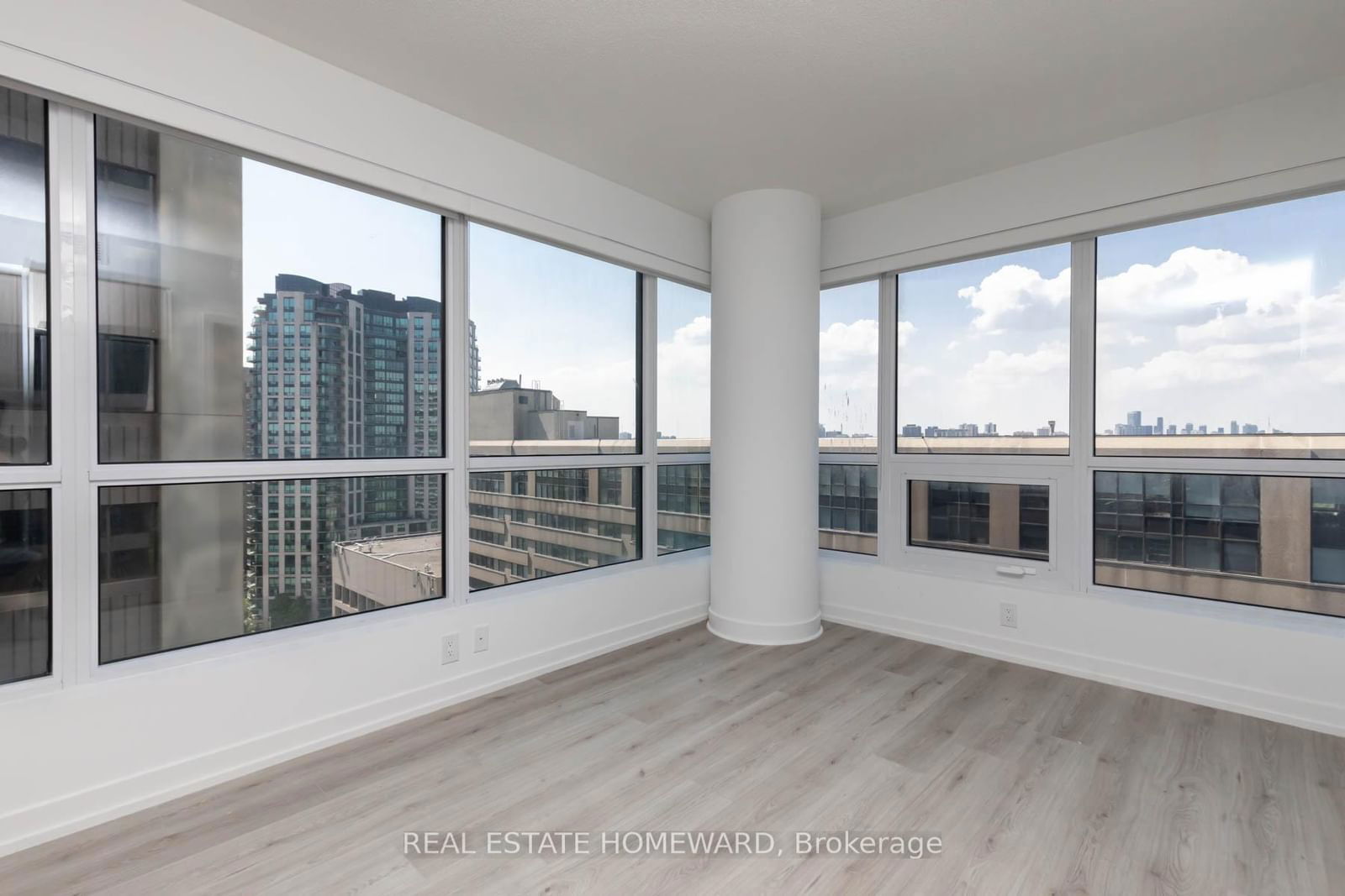 395 Bloor St E, unit 1305 for sale