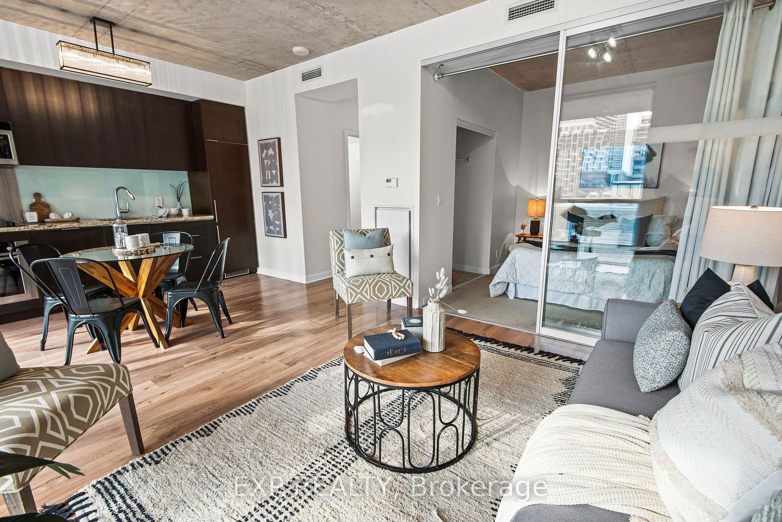 478 King St W, unit 611 for sale