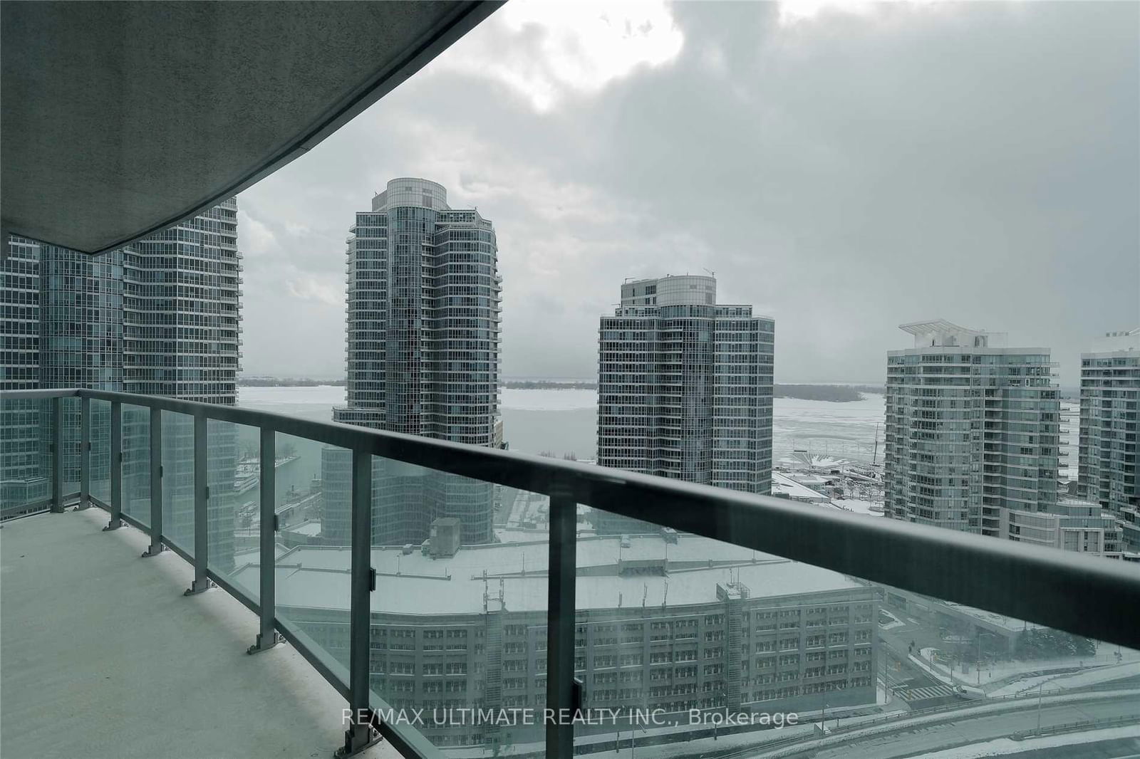 19 Grand Trunk Cres, unit 2711 for rent