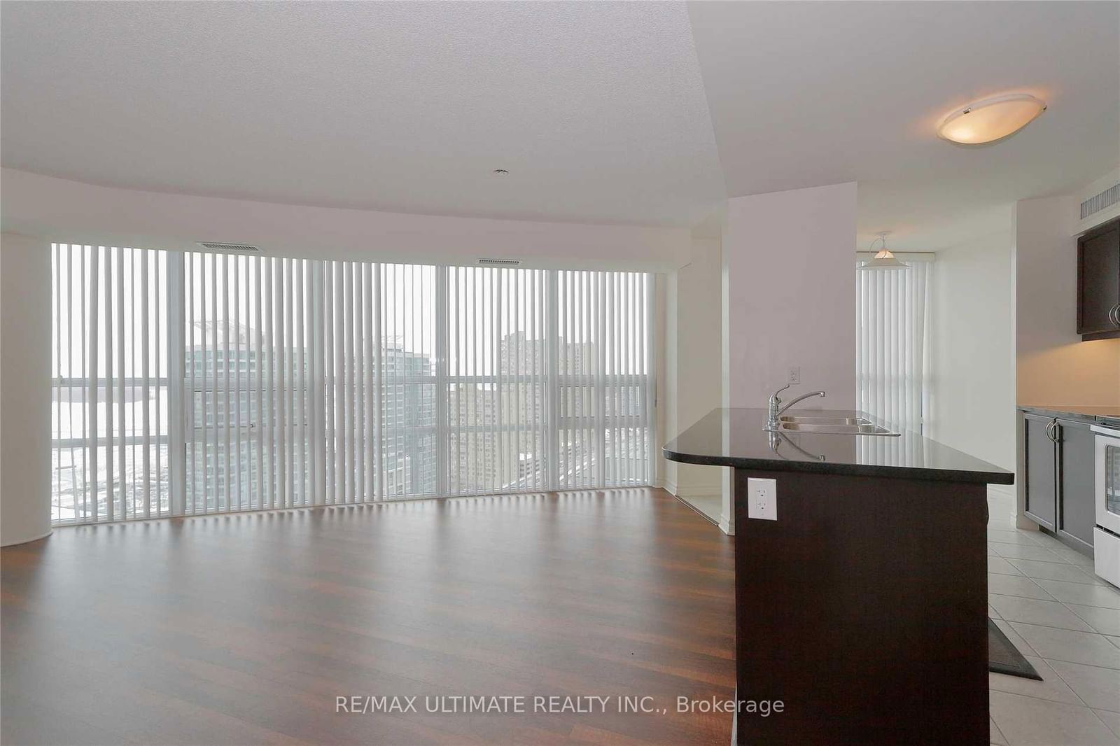 19 Grand Trunk Cres, unit 2711 for rent