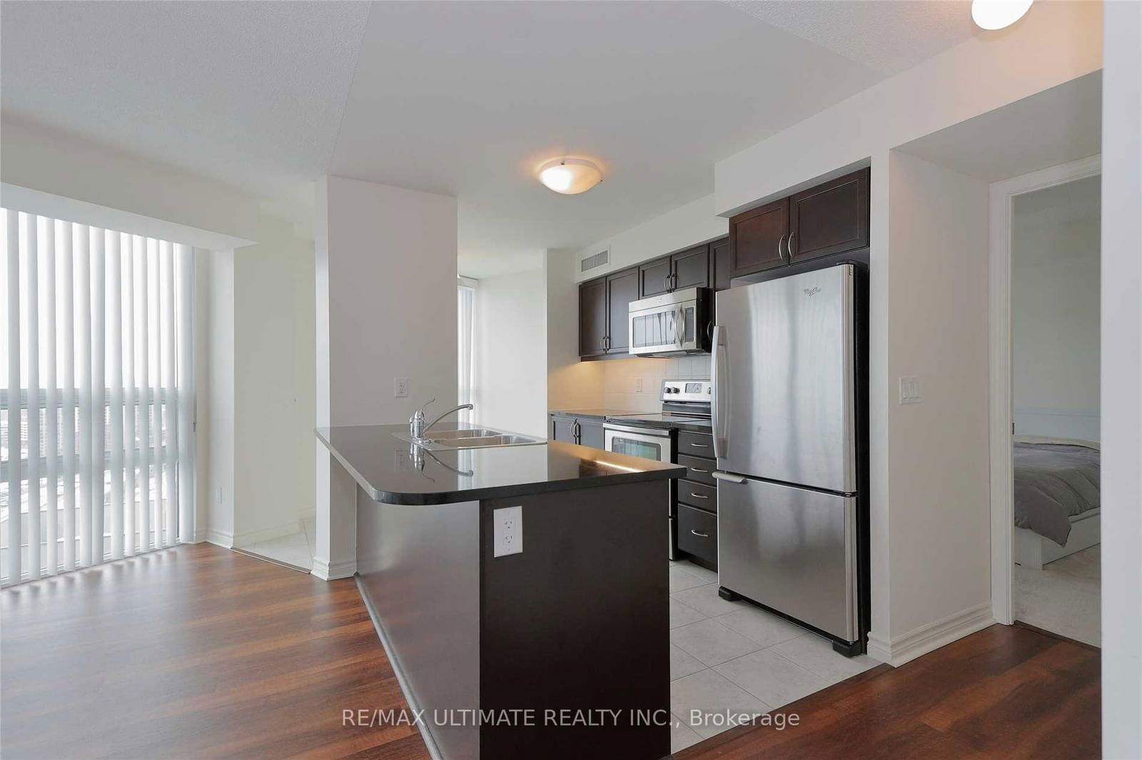 19 Grand Trunk Cres, unit 2711 for rent