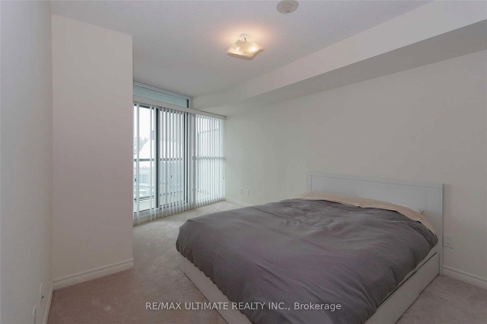 19 Grand Trunk Cres, unit 2711 for rent