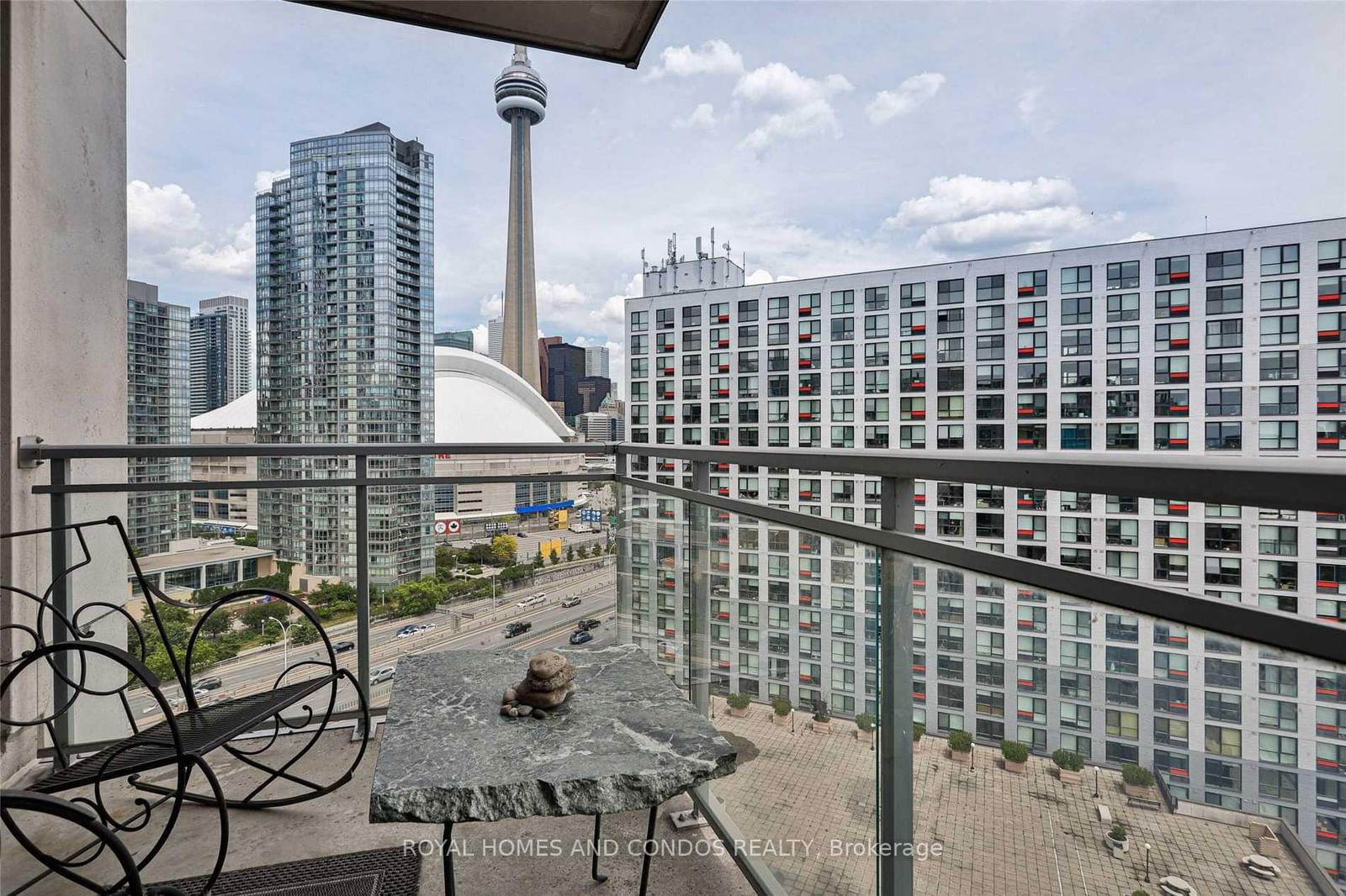 410 Queens Quay W, unit Lph6 for sale