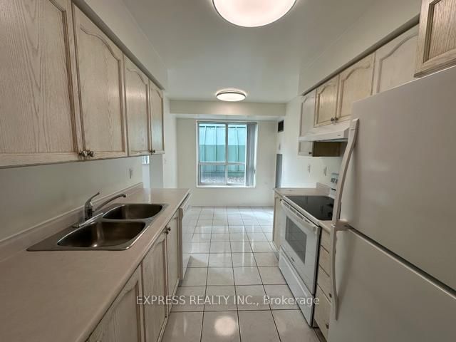 39 Pemberton Ave, unit 215 for rent