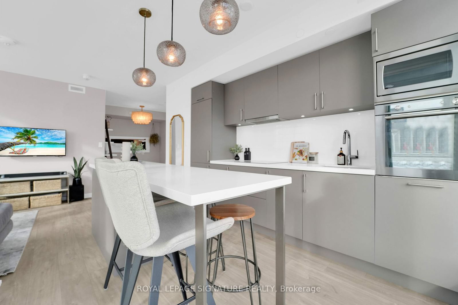 27 Bathurst St, unit 406 for sale