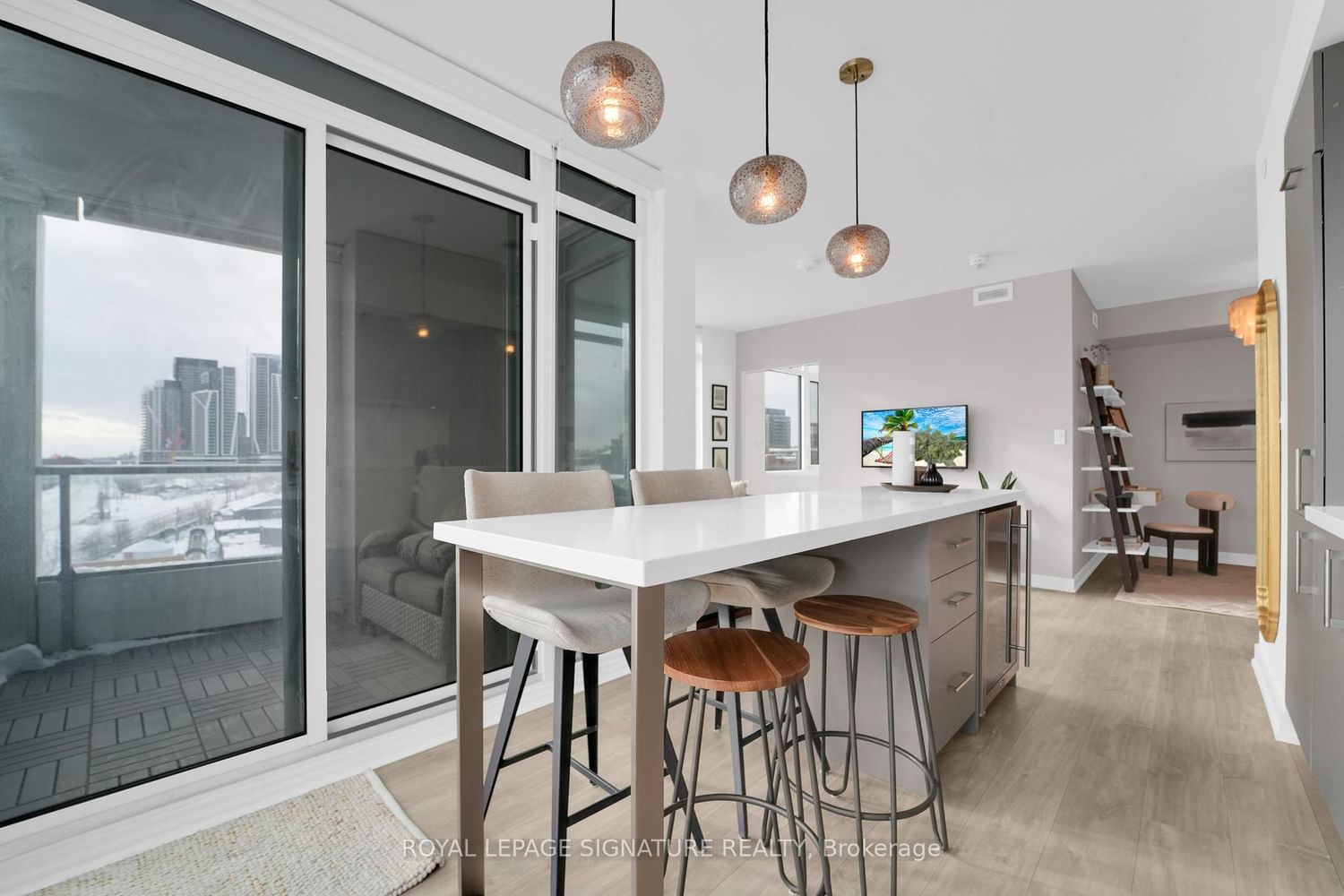 27 Bathurst St, unit 406 for sale