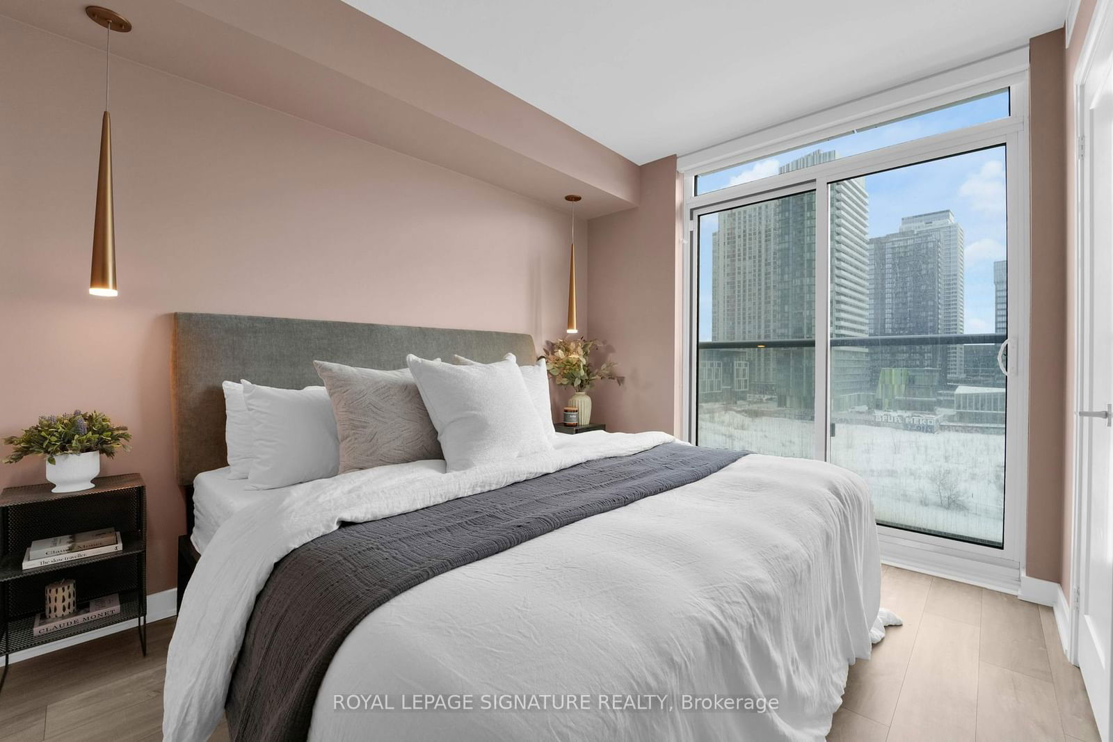 27 Bathurst St, unit 406 for sale