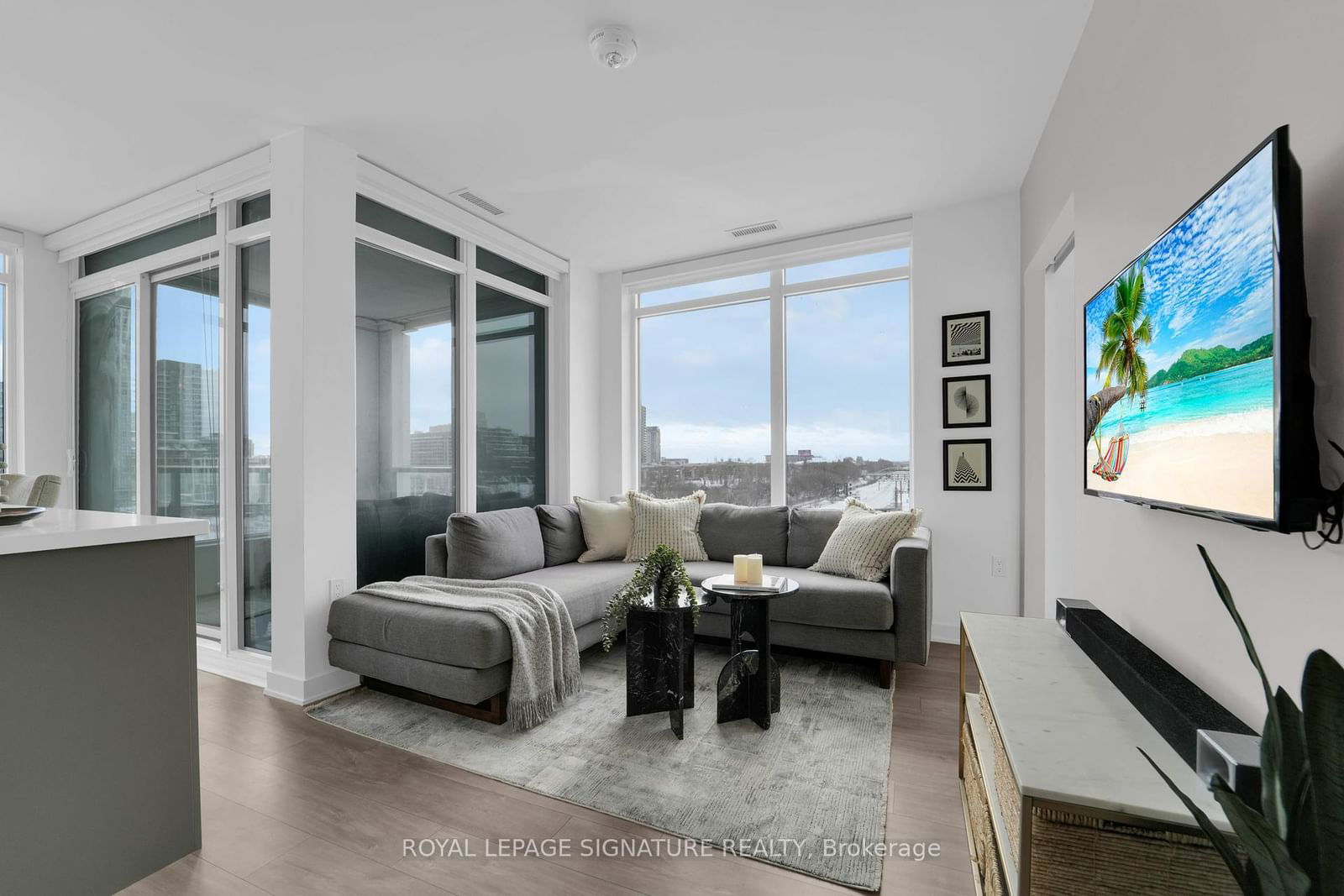 27 Bathurst St, unit 406 for sale