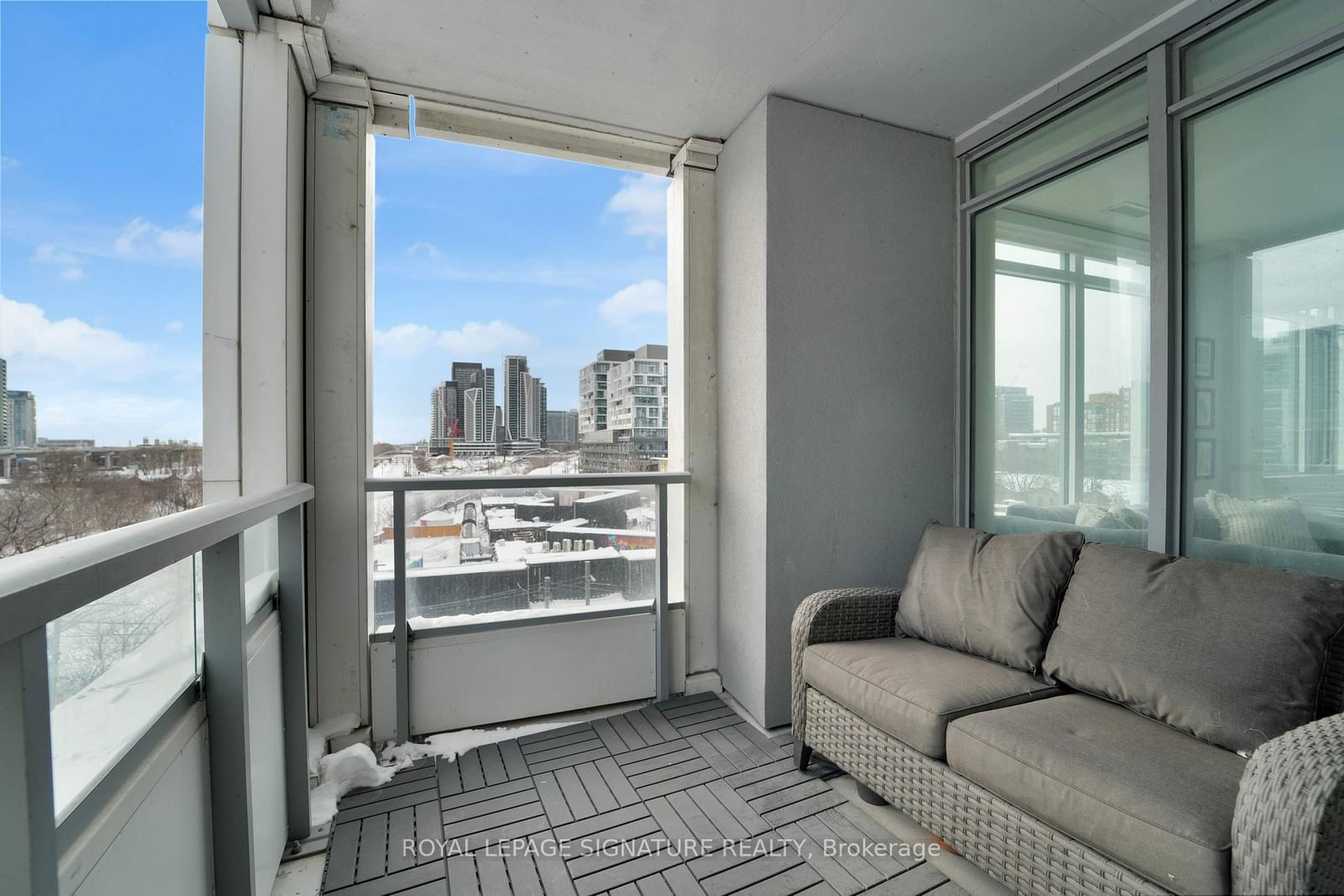 27 Bathurst St, unit 406 for sale