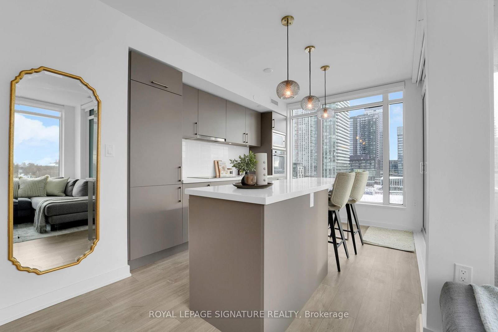 27 Bathurst St, unit 406 for sale