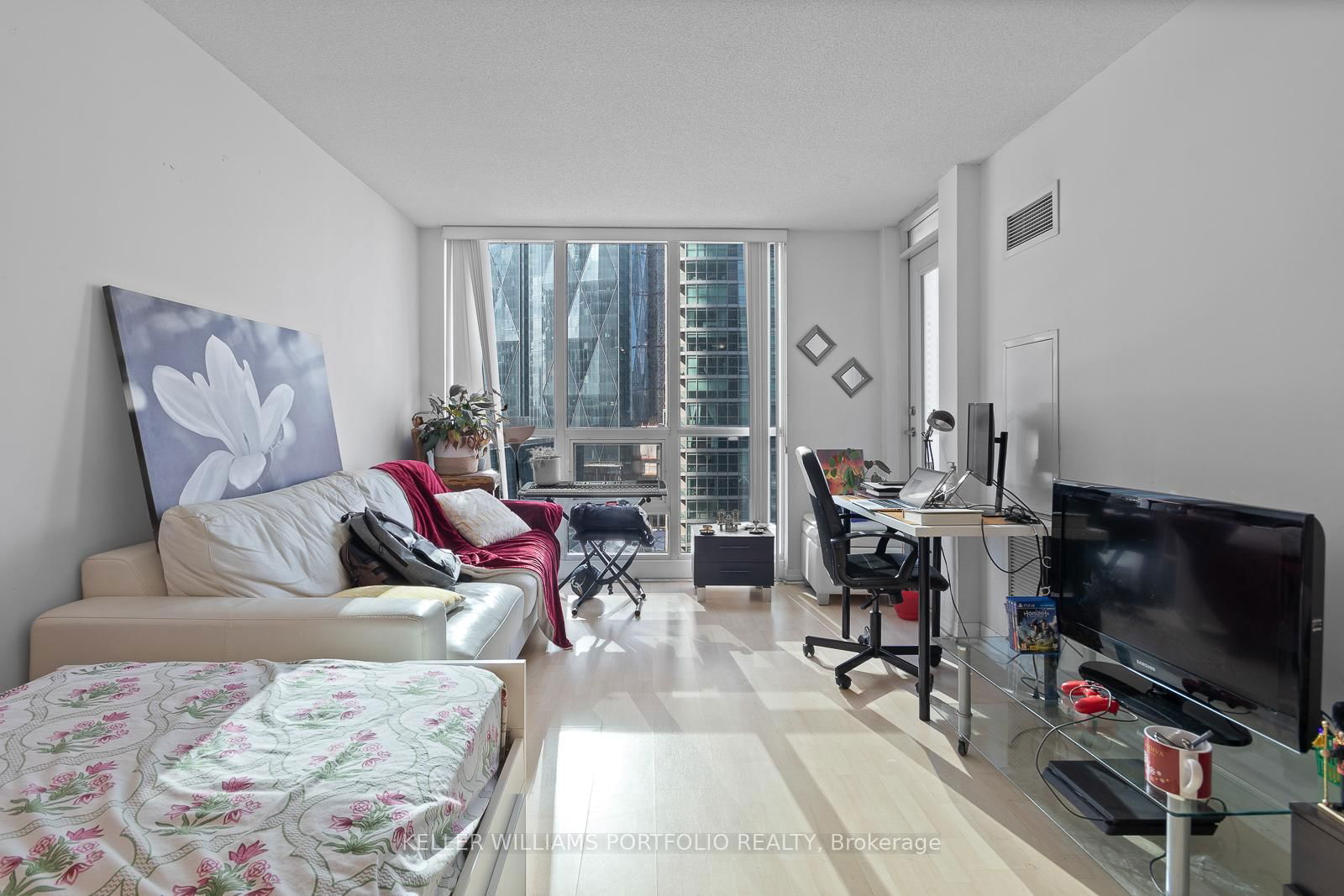 16 Yonge St, unit 1603 for rent