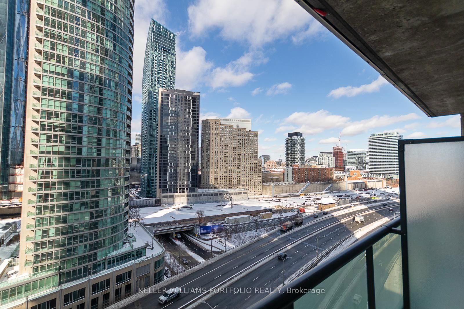 16 Yonge St, unit 1603 for rent