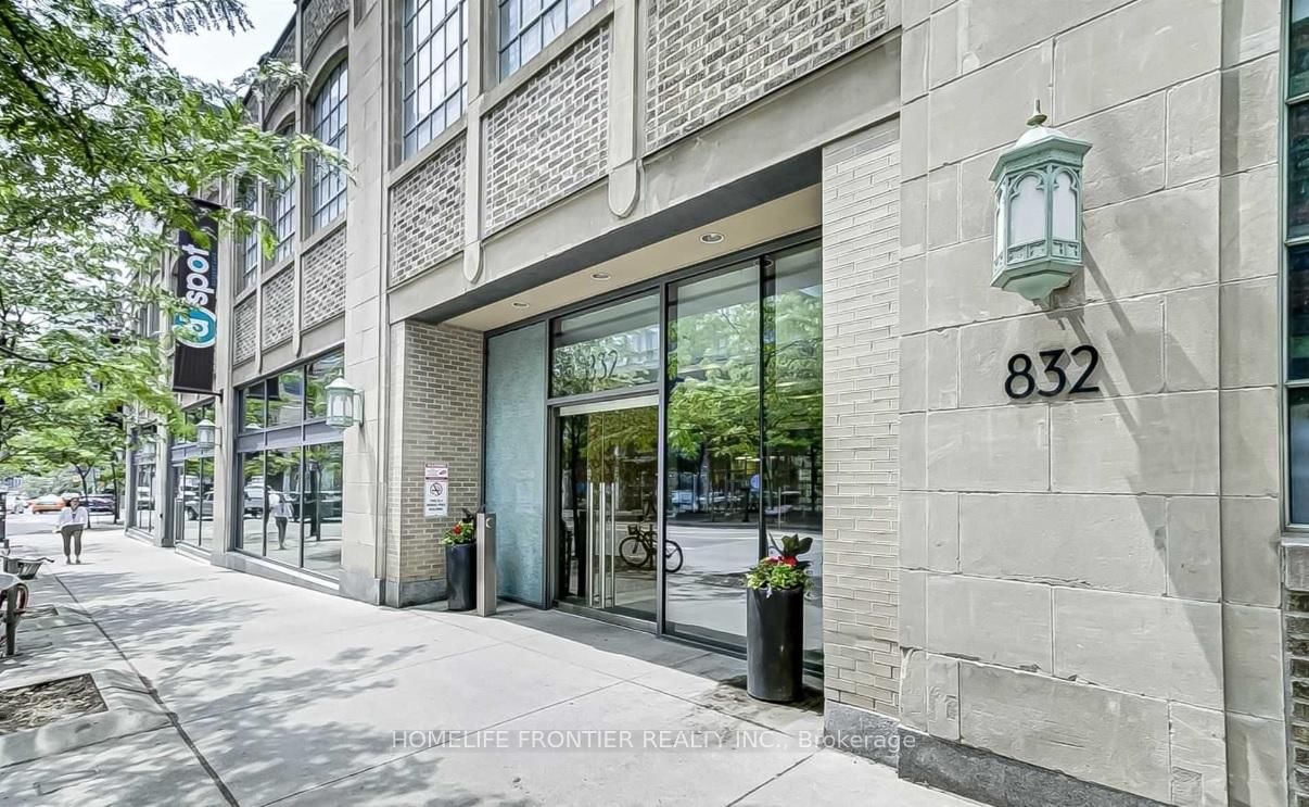 832 Bay St, unit 2410 for rent