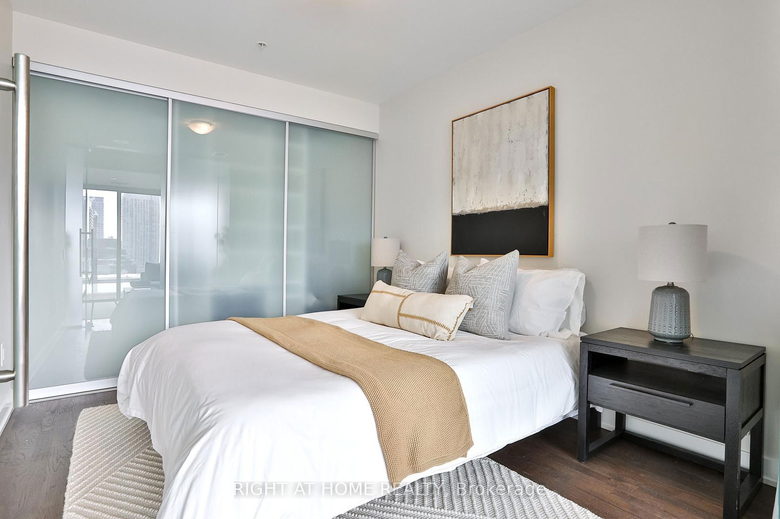 629 King St W, unit 1029 for sale