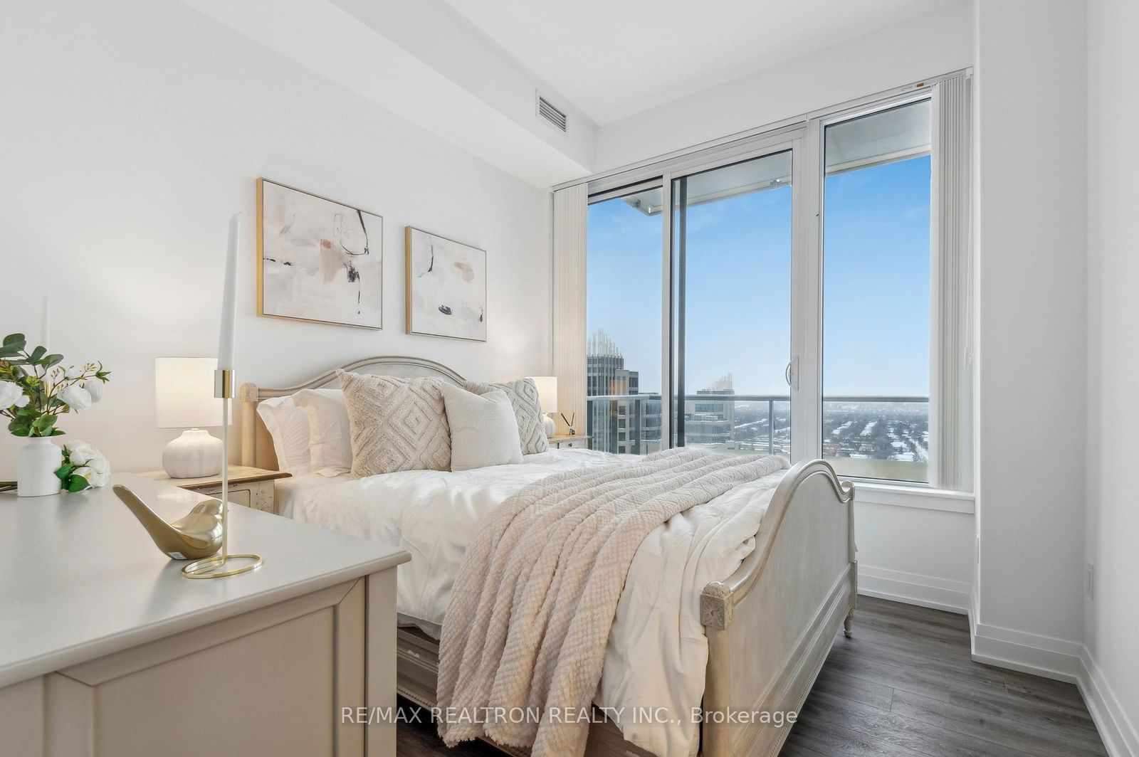 75 Canterbury Pl, unit PH501 for sale