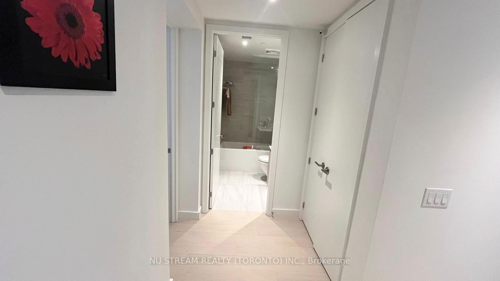 81 Wellesley St E, unit 201 for rent