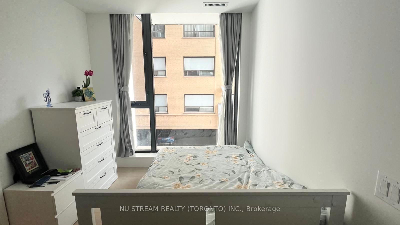 81 Wellesley St E, unit 201 for rent