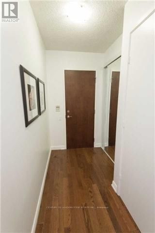 85 Bloor St E, unit 814 for rent