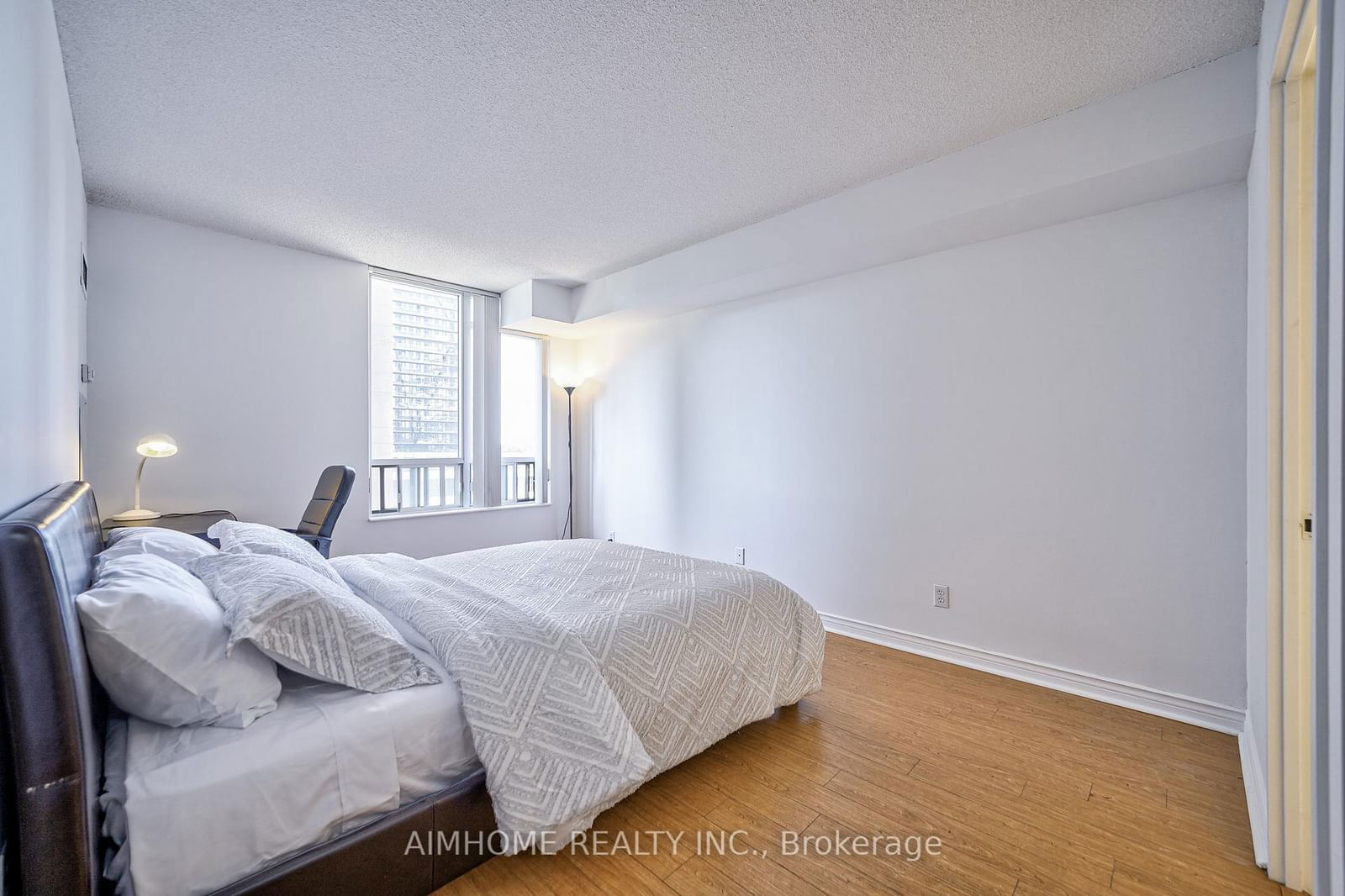 256 Doris Ave, unit 710 for sale