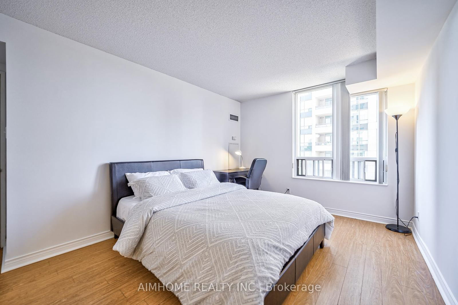 256 Doris Ave, unit 710 for sale