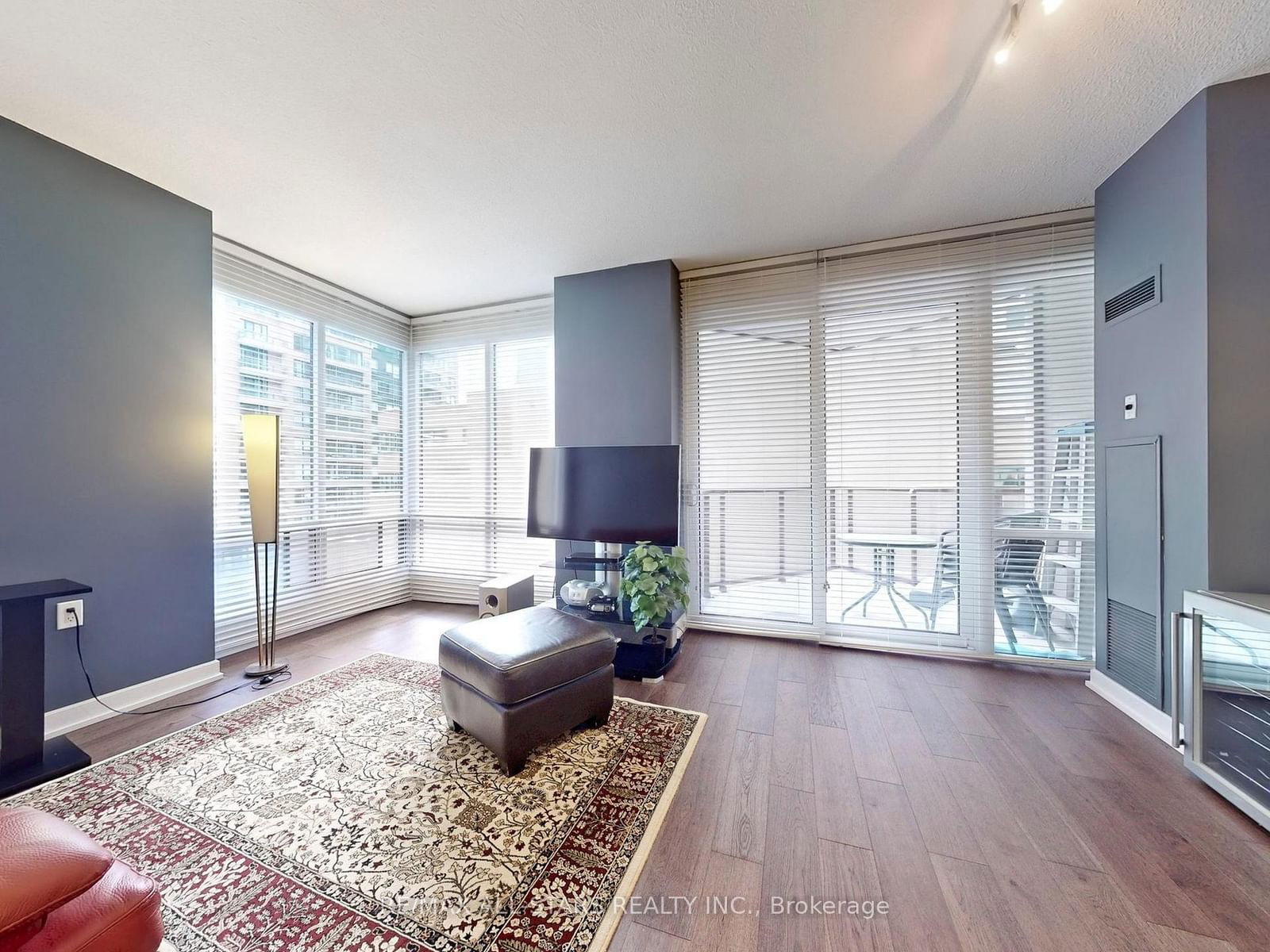 85 Bloor St S, unit 611 for rent