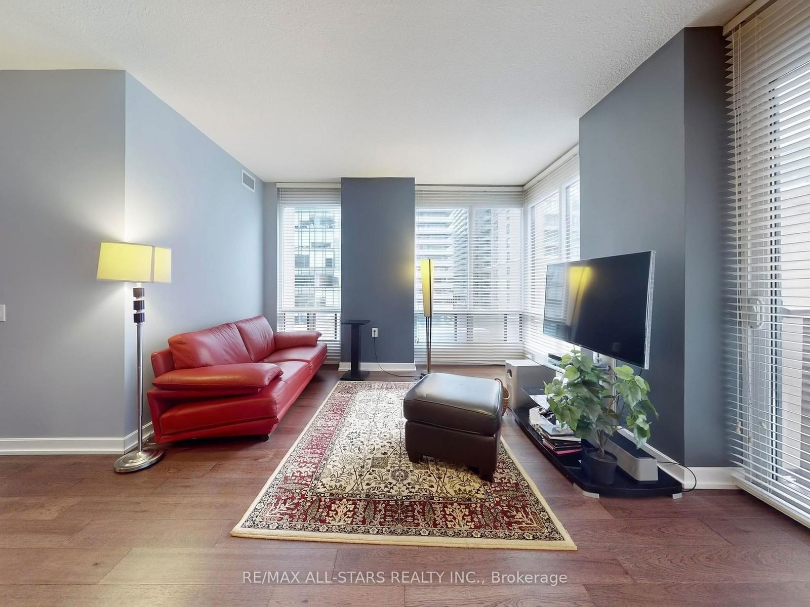 85 Bloor St S, unit 611 for rent