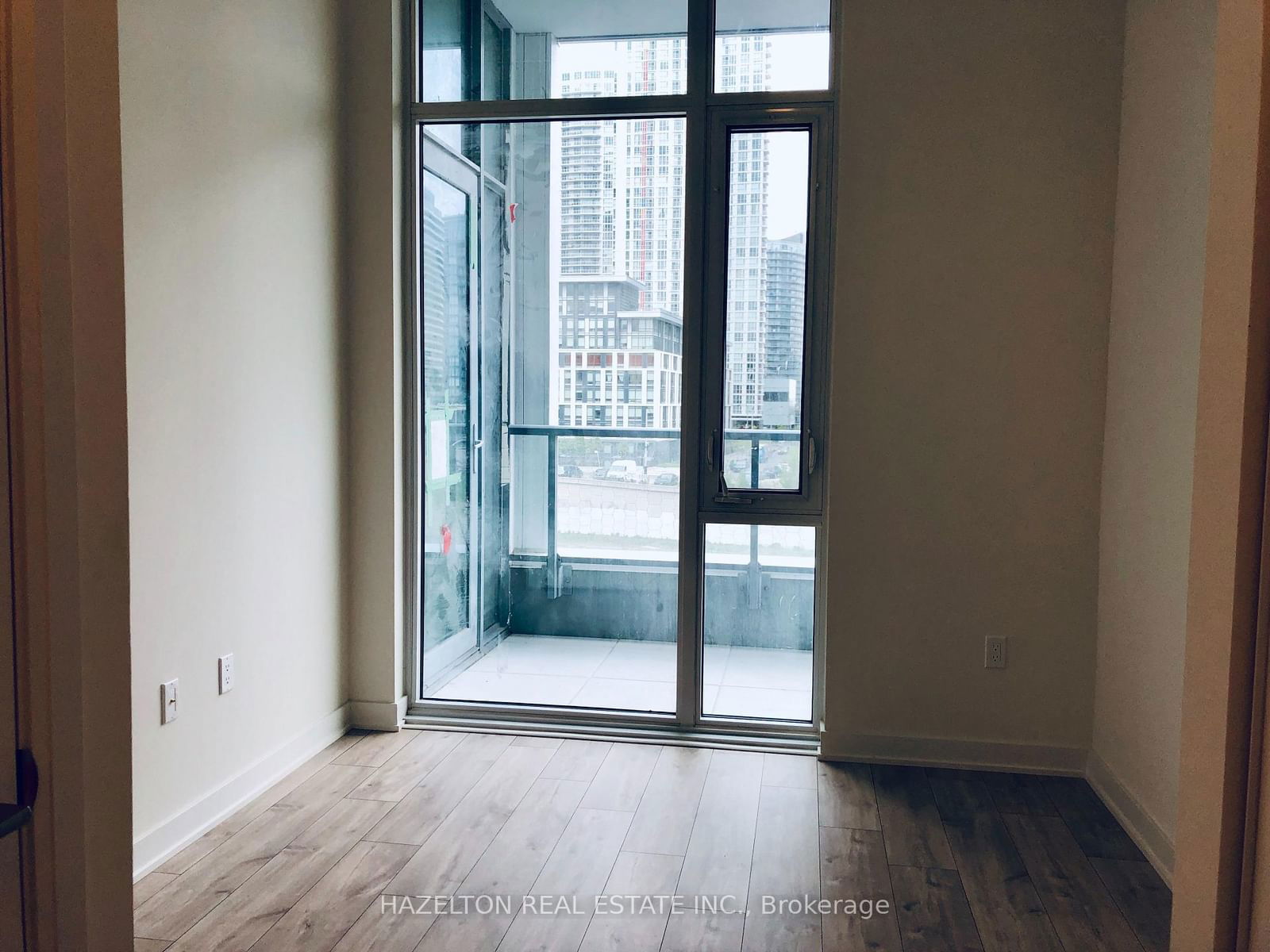 576 Front St W, unit 201E for sale