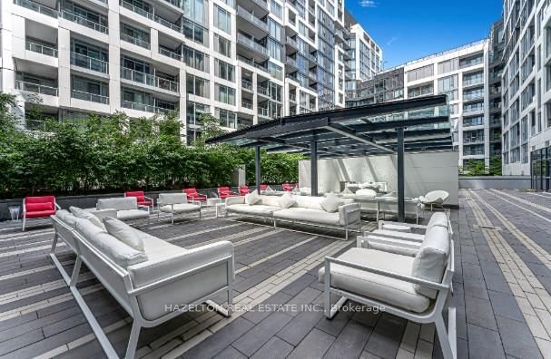 576 Front St W, unit 201E for sale